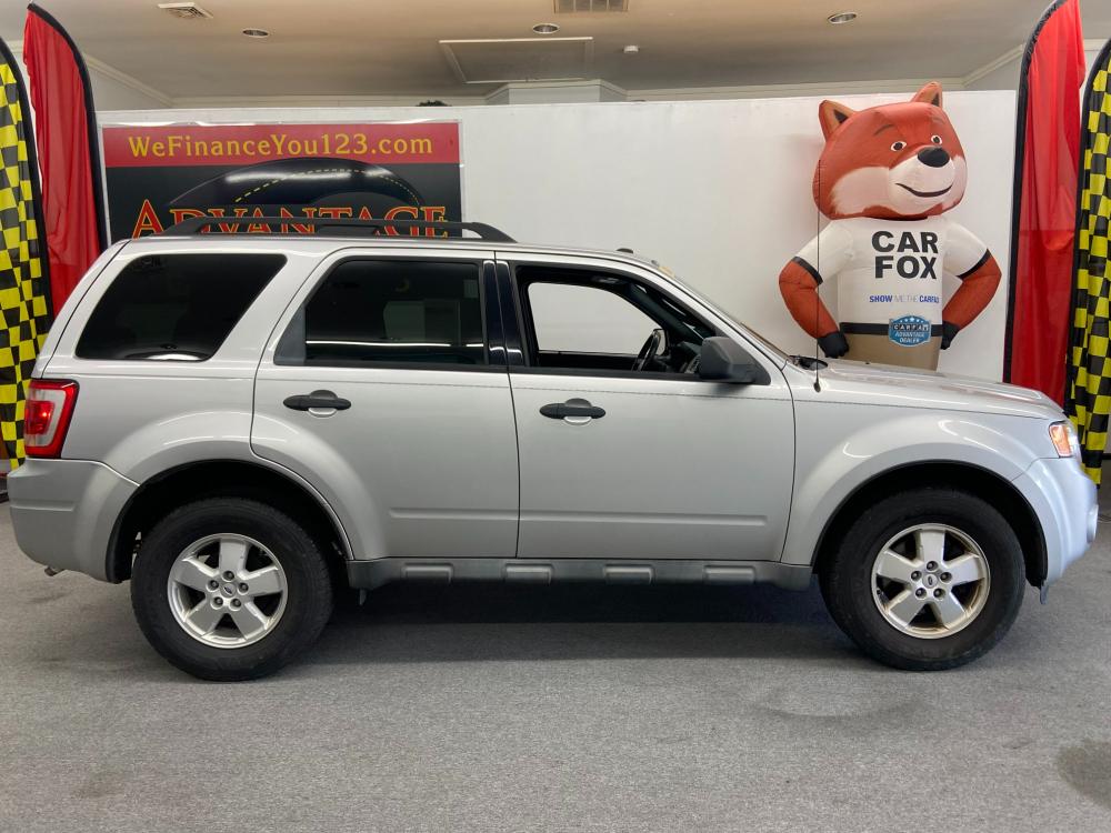 2011 SILVER Ford Escape XLT 4WD (1FMCU9D70BK) with an 2.5L L4 DOHC 16V engine, 6-Speed Automatic transmission, located at 533 S West End Blvd., Quakertown, PA, 18951, (877) 257-4995, 40.343994, -75.303604 - Photo #0