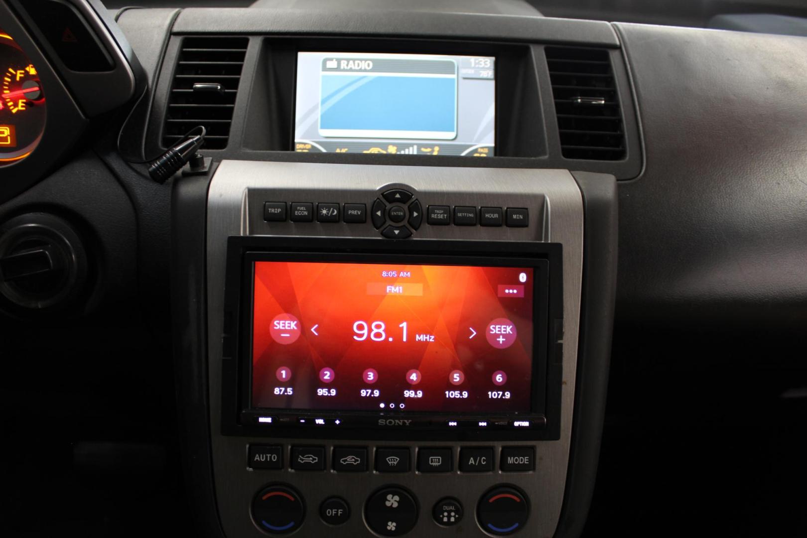 2007 SILVER /GRAY Nissan Murano S AWD (JN8AZ08W67W) with an 3.5L V6 DOHC 24V engine, Automatic CVT Overdrive transmission, located at 533 S West End Blvd., Quakertown, PA, 18951, (877) 257-4995, 40.343994, -75.303604 - INCLUDED IN THE SALE PRICE OF EVERY VEHICLE: 48 Hour Money Back Guarantee 6 Month - 6,000 Mile Warranty Brand New PA State Inspection & Emission $10 Oil Changes for the Life of the Loan Complete CARFAX - Photo#7