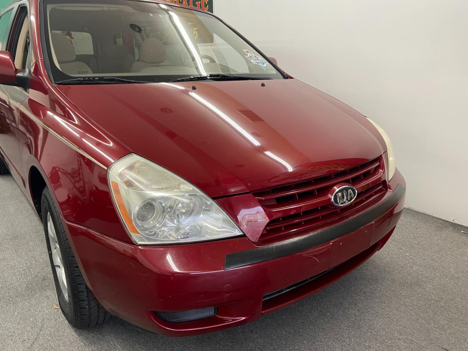 2008 RED Kia Sedona EX LWB (KNDMB233786) with an 3.8L V6 DOHC 24V engine, 5-Speed Automatic Overdrive transmission, located at 533 S West End Blvd., Quakertown, PA, 18951, (877) 257-4995, 40.343994, -75.303604 - INCLUDED IN THE SALE PRICE OF EVERY VEHICLE: 48 Hour Money Back Guarantee 6 Month - 6,000 Mile Warranty Brand New PA State Inspection & Emission $10 Oil Changes for the Life of the Loan Complete CARFAX - Photo #1