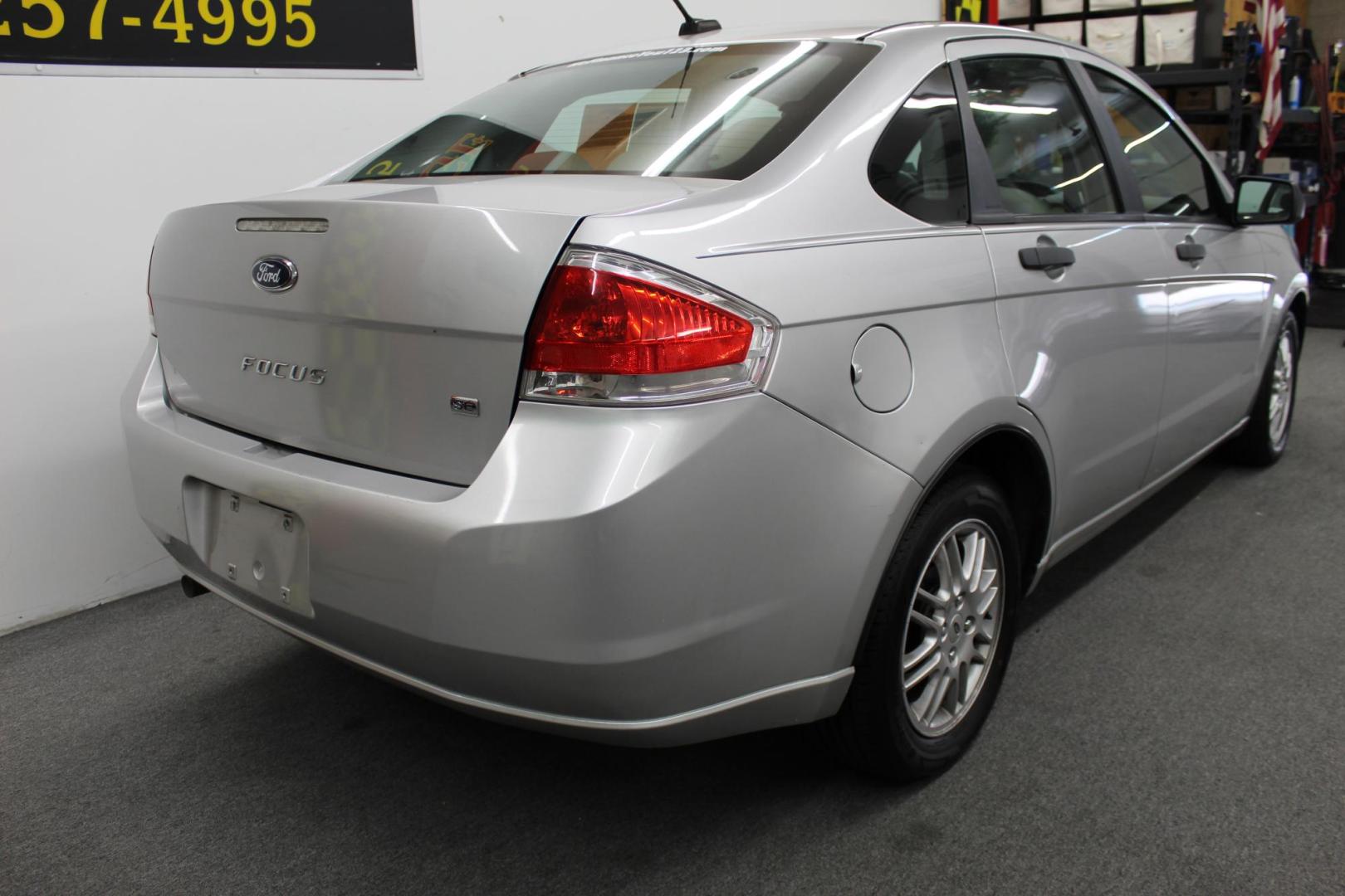 2010 SILVER Ford Focus (1FAHP3FN5AW) , AUTOMATIC transmission, located at 533 S West End Blvd., Quakertown, PA, 18951, (877) 257-4995, 40.343994, -75.303604 - INCLUDED IN THE SALE PRICE OF EVERY VEHICLE: 48 Hour Money Back Guarantee 6 Month - 6,000 Mile Warranty Brand New PA State Inspection & Emission $10 Oil Changes for the Life of the Loan Complete CARFAX - Photo#3
