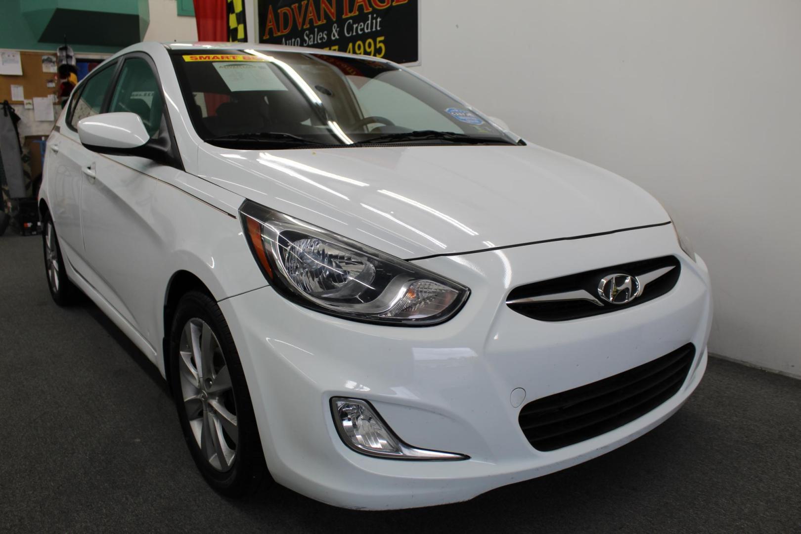 2012 WHITE /GRAY Hyundai Accent (KMHCU5AEXCU) , located at 533 S West End Blvd., Quakertown, PA, 18951, (877) 257-4995, 40.343994, -75.303604 - INCLUDED IN THE SALE PRICE OF EVERY VEHICLE: 48 Hour Money Back Guarantee 6 Month - 6,000 Mile Warranty Brand New PA State Inspection & Emission $10 Oil Changes for the Life of the Loan Complete CARFAX - Photo#2