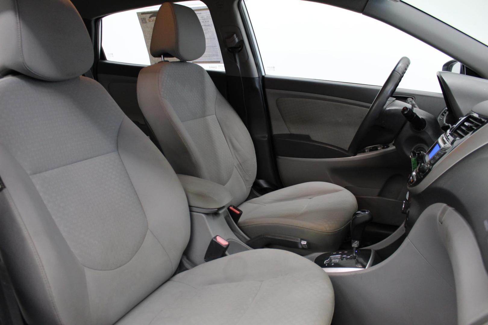 2012 WHITE /GRAY Hyundai Accent (KMHCU5AEXCU) , located at 533 S West End Blvd., Quakertown, PA, 18951, (877) 257-4995, 40.343994, -75.303604 - INCLUDED IN THE SALE PRICE OF EVERY VEHICLE: 48 Hour Money Back Guarantee 6 Month - 6,000 Mile Warranty Brand New PA State Inspection & Emission $10 Oil Changes for the Life of the Loan Complete CARFAX - Photo#5