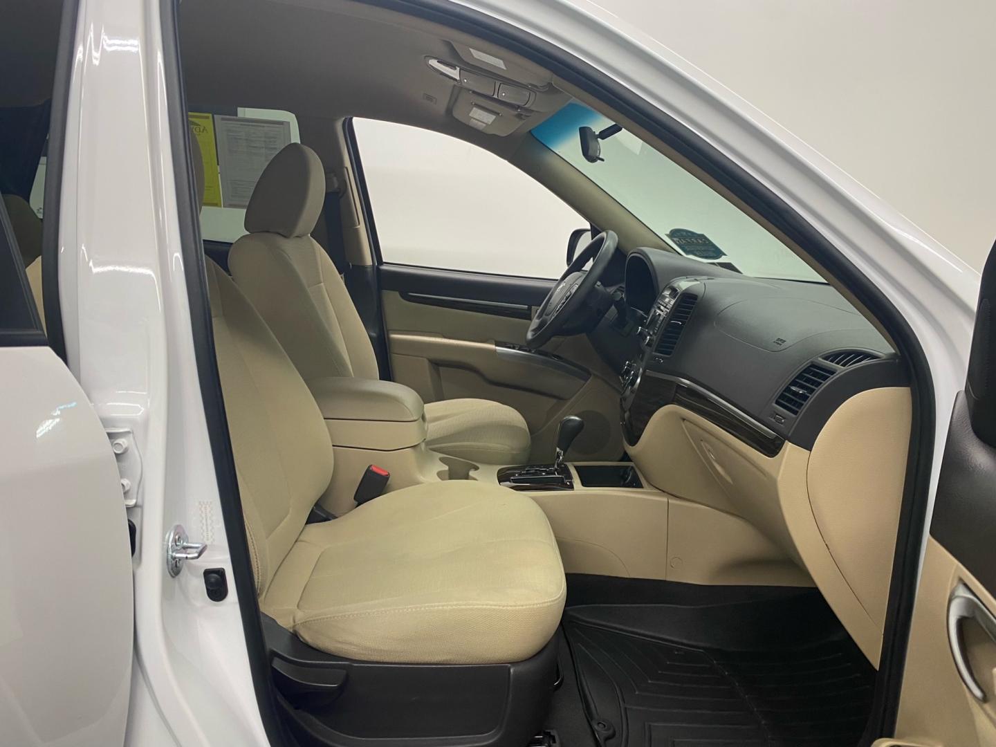 2011 White /Tan Hyundai Santa Fe (5XYZGDAG4BG) , located at 533 S West End Blvd., Quakertown, PA, 18951, (877) 257-4995, 40.343994, -75.303604 - INCLUDED IN THE SALE PRICE OF EVERY VEHICLE: 48 Hour Money Back Guarantee 6 Month - 6,000 Mile Warranty Brand New PA State Inspection & Emission $10 Oil Changes for the Life of the Loan Complete CARFAX - Photo#6