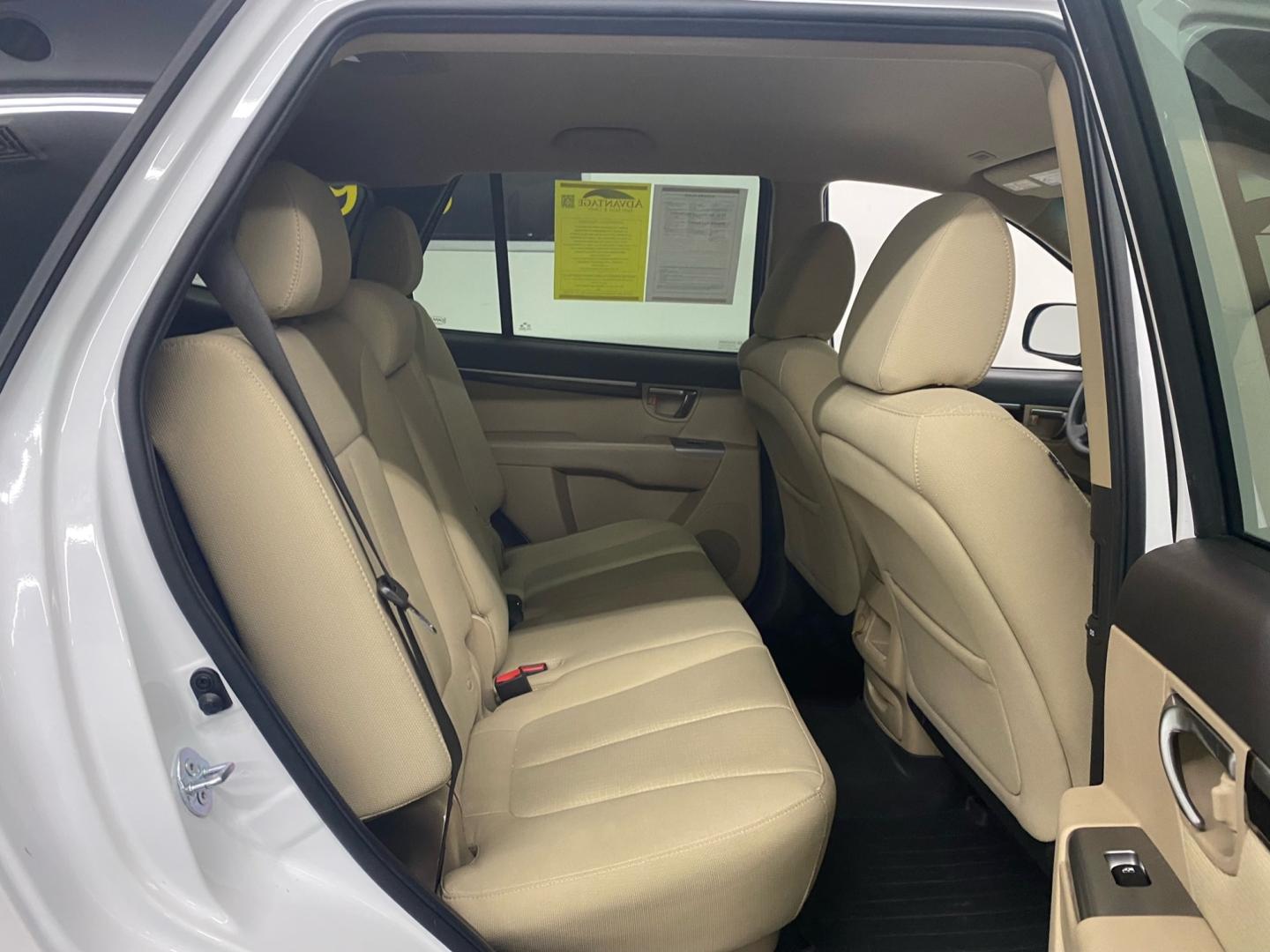 2011 White /Tan Hyundai Santa Fe (5XYZGDAG4BG) , located at 533 S West End Blvd., Quakertown, PA, 18951, (877) 257-4995, 40.343994, -75.303604 - INCLUDED IN THE SALE PRICE OF EVERY VEHICLE: 48 Hour Money Back Guarantee 6 Month - 6,000 Mile Warranty Brand New PA State Inspection & Emission $10 Oil Changes for the Life of the Loan Complete CARFAX - Photo#5