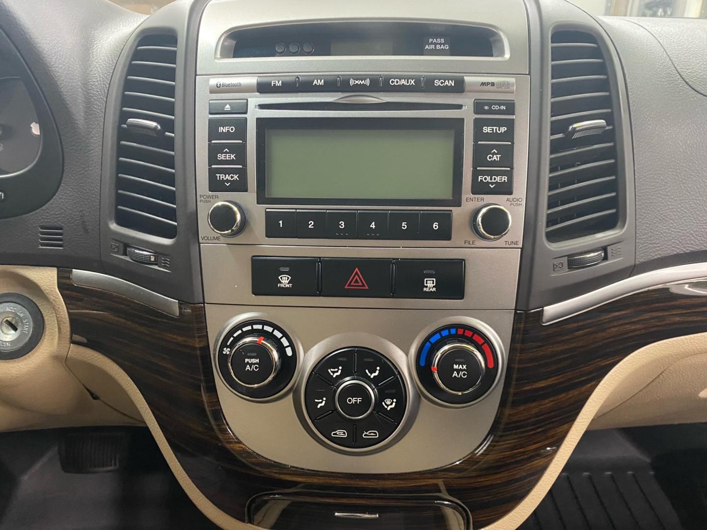 2011 White /Tan Hyundai Santa Fe (5XYZGDAG4BG) , located at 533 S West End Blvd., Quakertown, PA, 18951, (877) 257-4995, 40.343994, -75.303604 - INCLUDED IN THE SALE PRICE OF EVERY VEHICLE: 48 Hour Money Back Guarantee 6 Month - 6,000 Mile Warranty Brand New PA State Inspection & Emission $10 Oil Changes for the Life of the Loan Complete CARFAX - Photo#7