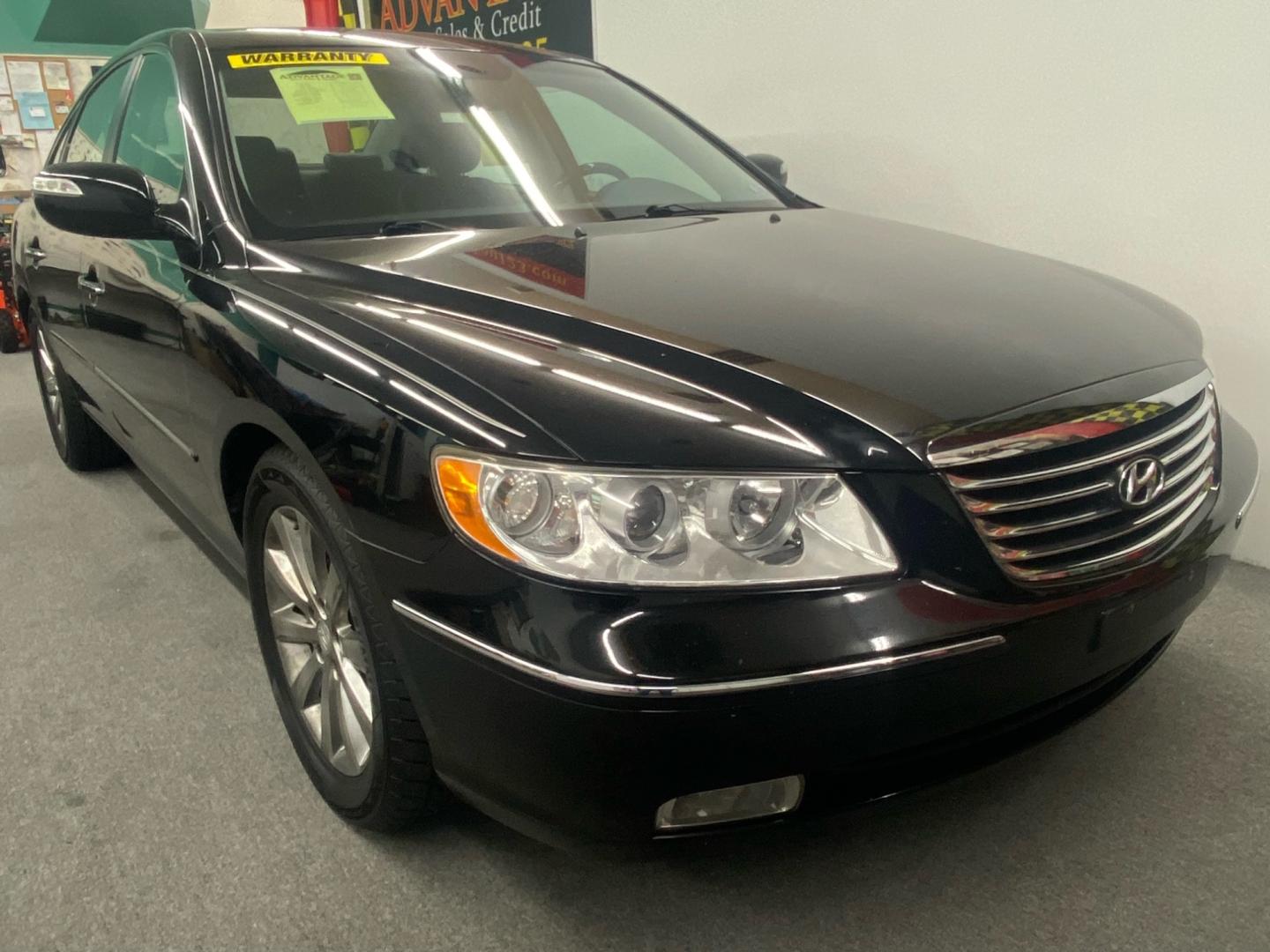 2009 BLACK /Gray Hyundai Azera (KMHFC46F19A) , located at 533 S West End Blvd., Quakertown, PA, 18951, (877) 257-4995, 40.343994, -75.303604 - INCLUDED IN THE SALE PRICE OF EVERY VEHICLE: 48 Hour Money Back Guarantee 6 Month - 6,000 Mile Warranty Brand New PA State Inspection & Emission $10 Oil Changes for the Life of the Loan Complete CARFAX - Photo#1