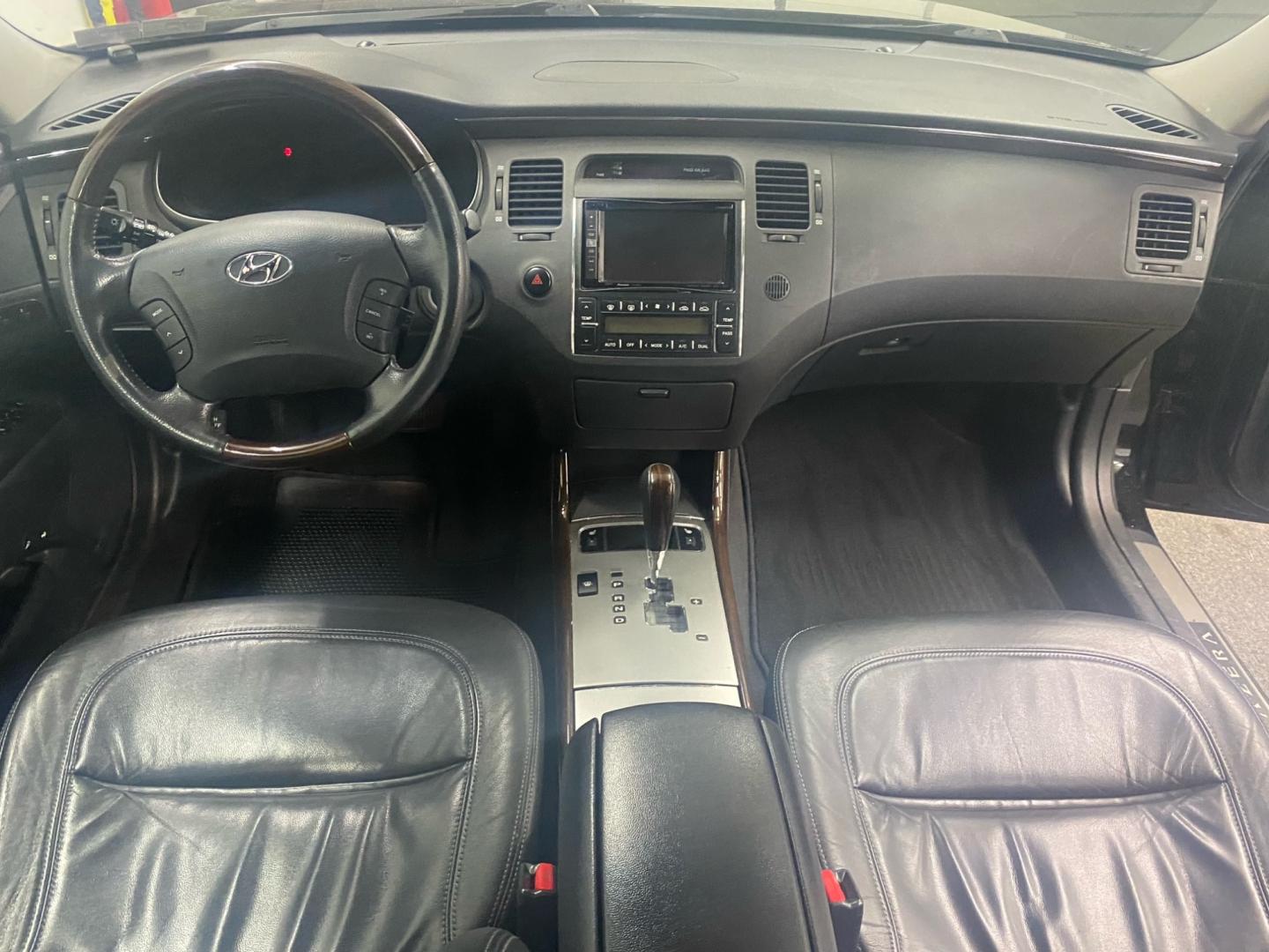 2009 BLACK /Gray Hyundai Azera (KMHFC46F19A) , located at 533 S West End Blvd., Quakertown, PA, 18951, (877) 257-4995, 40.343994, -75.303604 - INCLUDED IN THE SALE PRICE OF EVERY VEHICLE: 48 Hour Money Back Guarantee 6 Month - 6,000 Mile Warranty Brand New PA State Inspection & Emission $10 Oil Changes for the Life of the Loan Complete CARFAX - Photo#5