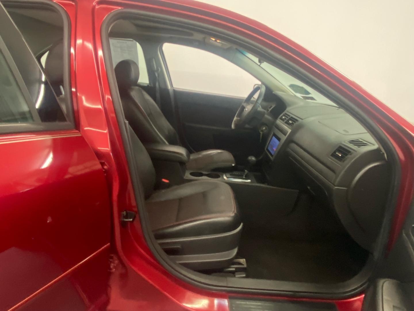 2007 RED /BLACK Ford Fusion SE (3FAHP07Z27R) with an 2.3L L4 DOHC 16V engine, located at 533 S West End Blvd., Quakertown, PA, 18951, (877) 257-4995, 40.343994, -75.303604 - INCLUDED IN THE SALE PRICE OF EVERY VEHICLE: 48 Hour Money Back Guarantee 6 Month - 6,000 Mile Warranty Brand New PA State Inspection & Emission $10 Oil Changes for the Life of the Loan Complete CARFAX - Photo#4