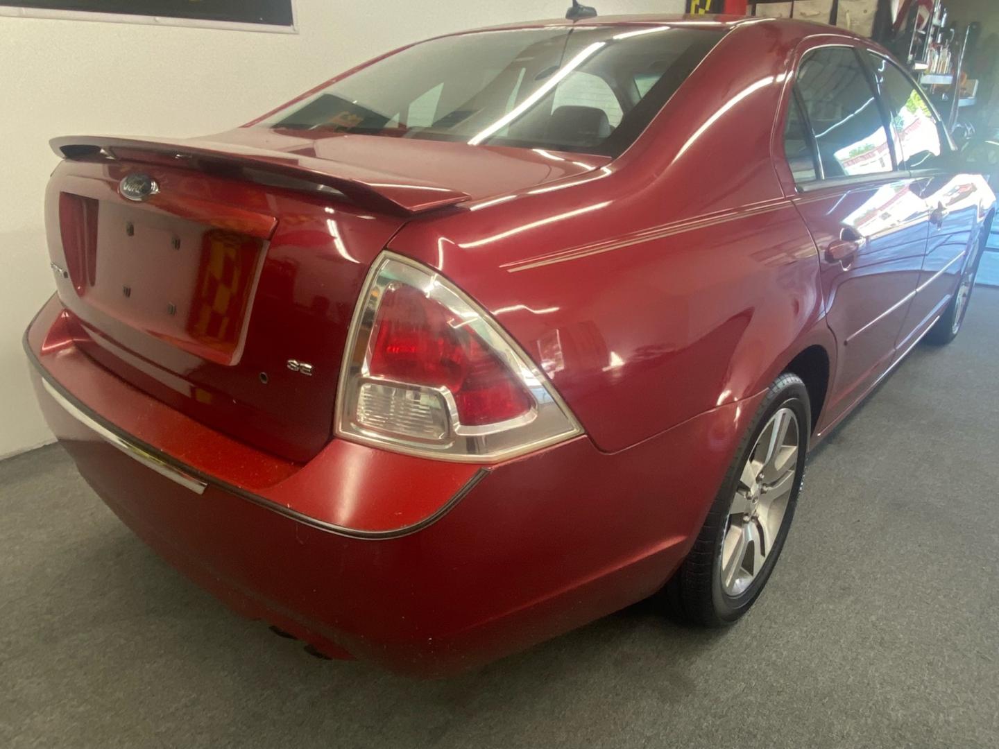 2007 RED /BLACK Ford Fusion SE (3FAHP07Z27R) with an 2.3L L4 DOHC 16V engine, located at 533 S West End Blvd., Quakertown, PA, 18951, (877) 257-4995, 40.343994, -75.303604 - INCLUDED IN THE SALE PRICE OF EVERY VEHICLE: 48 Hour Money Back Guarantee 6 Month - 6,000 Mile Warranty Brand New PA State Inspection & Emission $10 Oil Changes for the Life of the Loan Complete CARFAX - Photo#3