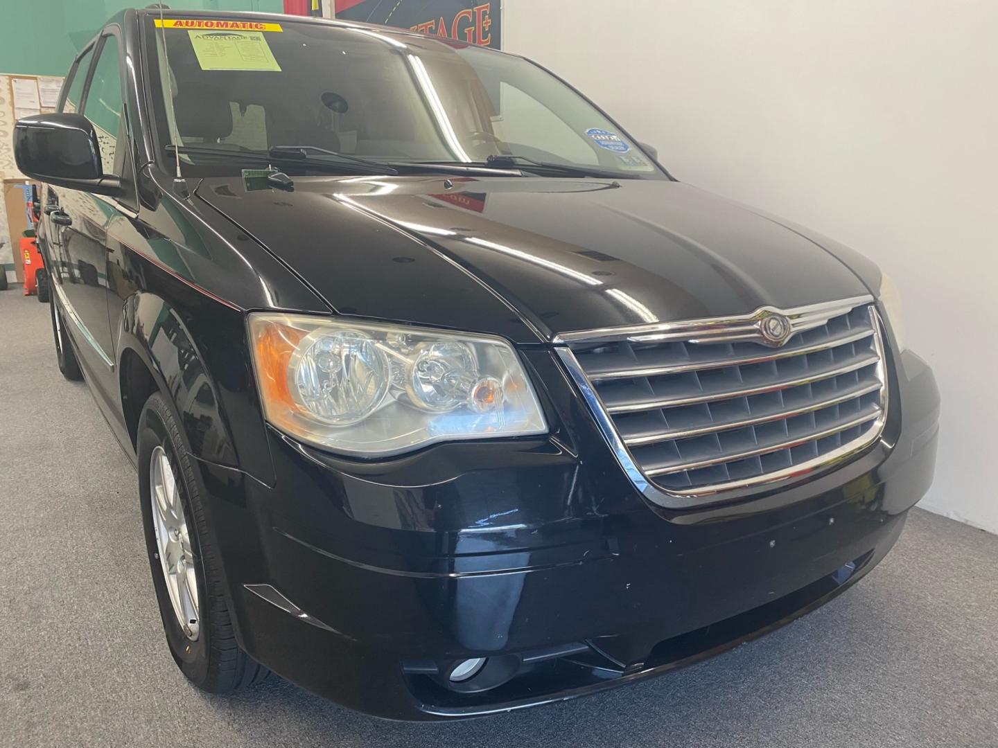 2010 BLACK /Tan Chrysler Town & Country (2A4RR8DXXAR) , located at 533 S West End Blvd., Quakertown, PA, 18951, (877) 257-4995, 40.343994, -75.303604 - INCLUDED IN THE SALE PRICE OF EVERY VEHICLE: 48 Hour Money Back Guarantee 6 Month - 6,000 Mile Warranty Brand New PA State Inspection & Emission $10 Oil Changes for the Life of the Loan Complete CARFAX - Photo#2