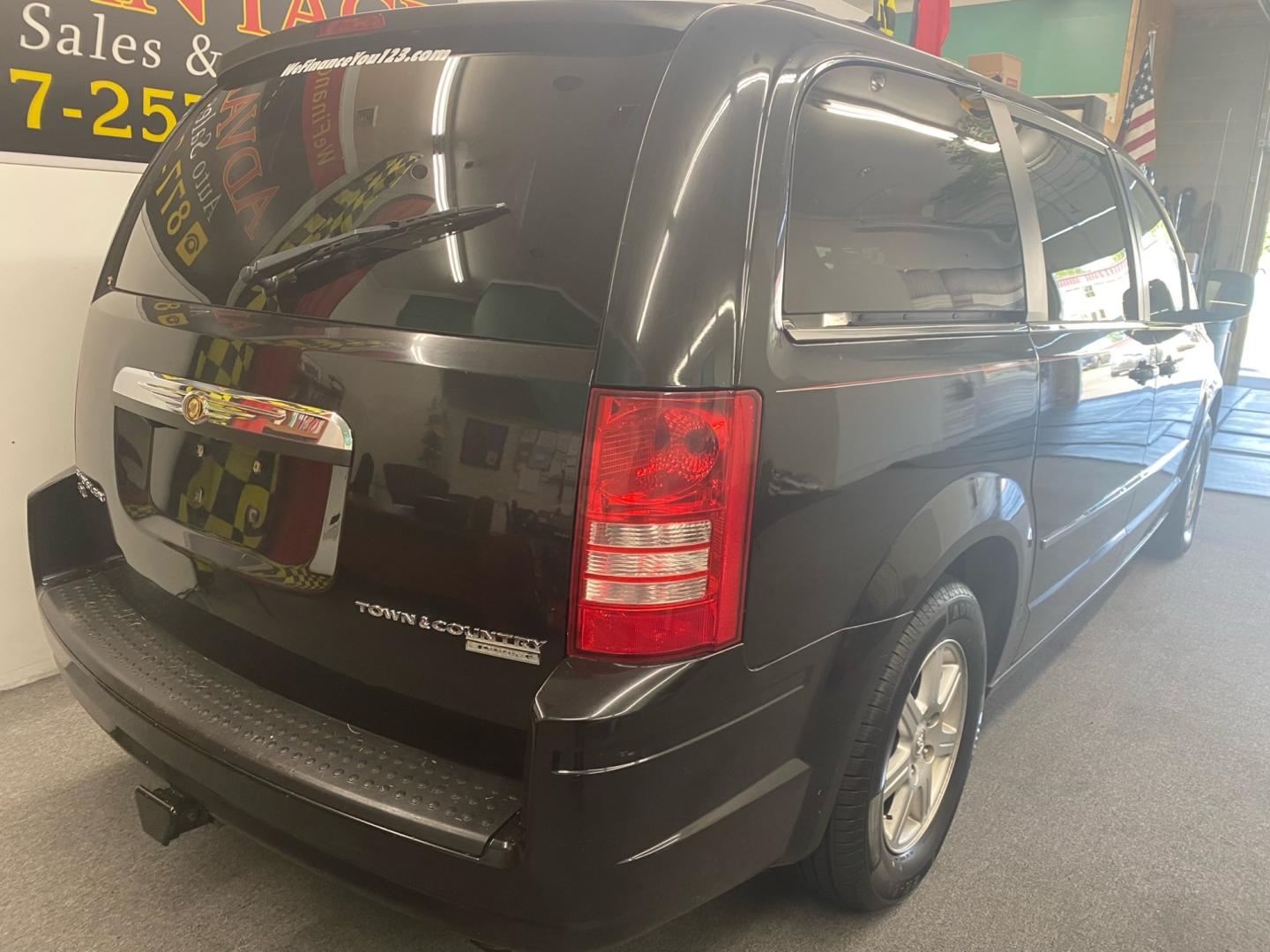 2010 BLACK /Tan Chrysler Town & Country (2A4RR8DXXAR) , located at 533 S West End Blvd., Quakertown, PA, 18951, (877) 257-4995, 40.343994, -75.303604 - INCLUDED IN THE SALE PRICE OF EVERY VEHICLE: 48 Hour Money Back Guarantee 6 Month - 6,000 Mile Warranty Brand New PA State Inspection & Emission $10 Oil Changes for the Life of the Loan Complete CARFAX - Photo#3