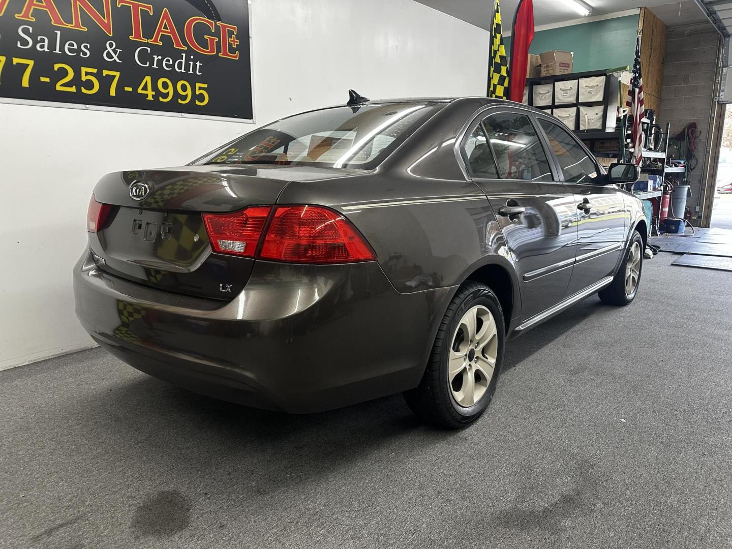 2009 Gray /Tan Kia Optima (KNAGE228595) , located at 533 S West End Blvd., Quakertown, PA, 18951, (877) 257-4995, 40.343994, -75.303604 - INCLUDED IN THE SALE PRICE OF EVERY VEHICLE: 48 Hour Money Back Guarantee 6 Month - 6,000 Mile Warranty Brand New PA State Inspection & Emission $10 Oil Changes for the Life of the Loan Complete CARFAX - Photo#3