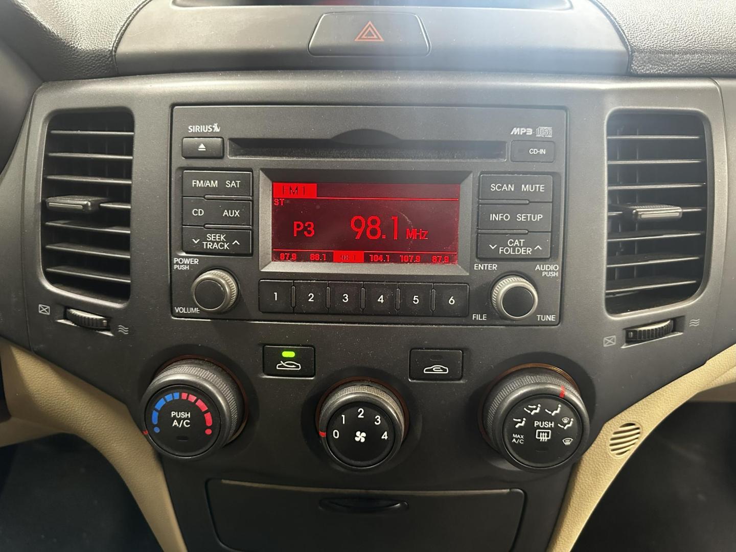 2009 Gray /Tan Kia Optima (KNAGE228595) , located at 533 S West End Blvd., Quakertown, PA, 18951, (877) 257-4995, 40.343994, -75.303604 - INCLUDED IN THE SALE PRICE OF EVERY VEHICLE: 48 Hour Money Back Guarantee 6 Month - 6,000 Mile Warranty Brand New PA State Inspection & Emission $10 Oil Changes for the Life of the Loan Complete CARFAX - Photo#7