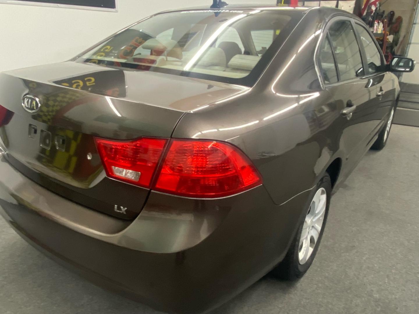 2009 Brown /Tan Kia Optima (KNAGE228595) , located at 533 S West End Blvd., Quakertown, PA, 18951, (877) 257-4995, 40.343994, -75.303604 - INCLUDED IN THE SALE PRICE OF EVERY VEHICLE: 48 Hour Money Back Guarantee 6 Month - 6,000 Mile Warranty Brand New PA State Inspection & Emission $10 Oil Changes for the Life of the Loan Complete CARFAX - Photo#3