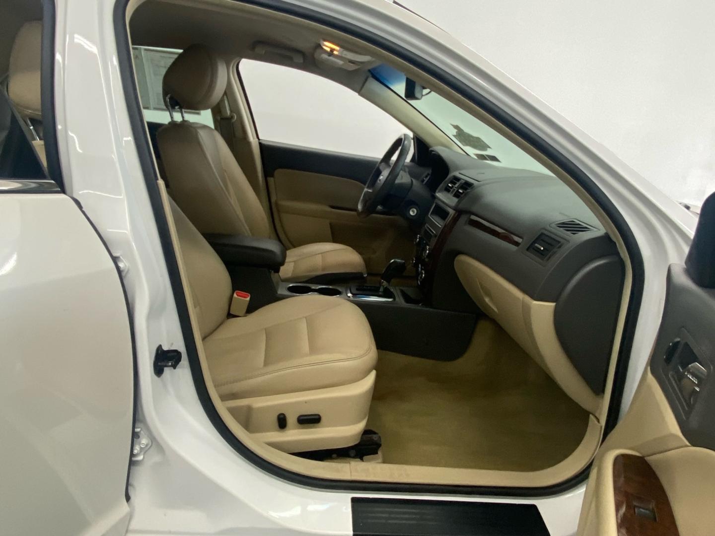 2012 White /Tan Ford Fusion (3FAHP0JAXCR) , located at 533 S West End Blvd., Quakertown, PA, 18951, (877) 257-4995, 40.343994, -75.303604 - INCLUDED IN THE SALE PRICE OF EVERY VEHICLE: 48 Hour Money Back Guarantee 6 Month - 6,000 Mile Warranty Brand New PA State Inspection & Emission $10 Oil Changes for the Life of the Loan Complete CARFAX - Photo#5