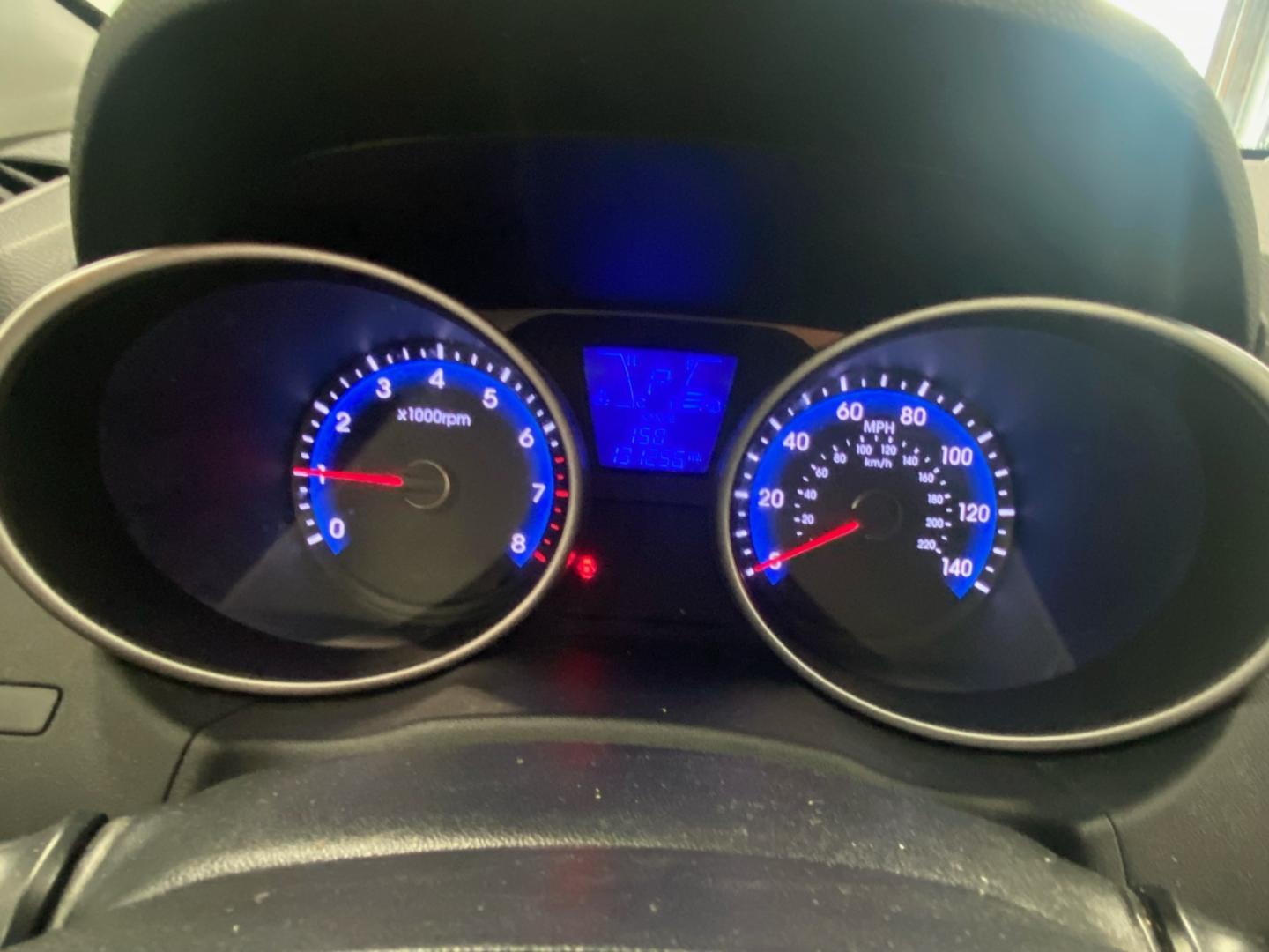 2015 BLACK /GRAY Hyundai Tucson SE FWD (KM8JT3AF5FU) with an 2.0L L4 DOHC 16V engine, 6-Speed Automatic transmission, located at 533 S West End Blvd., Quakertown, PA, 18951, (877) 257-4995, 40.343994, -75.303604 - INCLUDED IN THE SALE PRICE OF EVERY VEHICLE: 48 Hour Money Back Guarantee 6 Month - 6,000 Mile Warranty Brand New PA State Inspection & Emission $10 Oil Changes for the Life of the Loan Complete CARFAX - Photo#8