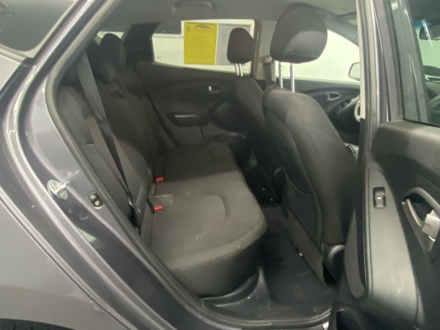2015 BLACK /GRAY Hyundai Tucson SE FWD (KM8JT3AF5FU) with an 2.0L L4 DOHC 16V engine, 6-Speed Automatic transmission, located at 533 S West End Blvd., Quakertown, PA, 18951, (877) 257-4995, 40.343994, -75.303604 - INCLUDED IN THE SALE PRICE OF EVERY VEHICLE: 48 Hour Money Back Guarantee 6 Month - 6,000 Mile Warranty Brand New PA State Inspection & Emission $10 Oil Changes for the Life of the Loan Complete CARFAX - Photo#4