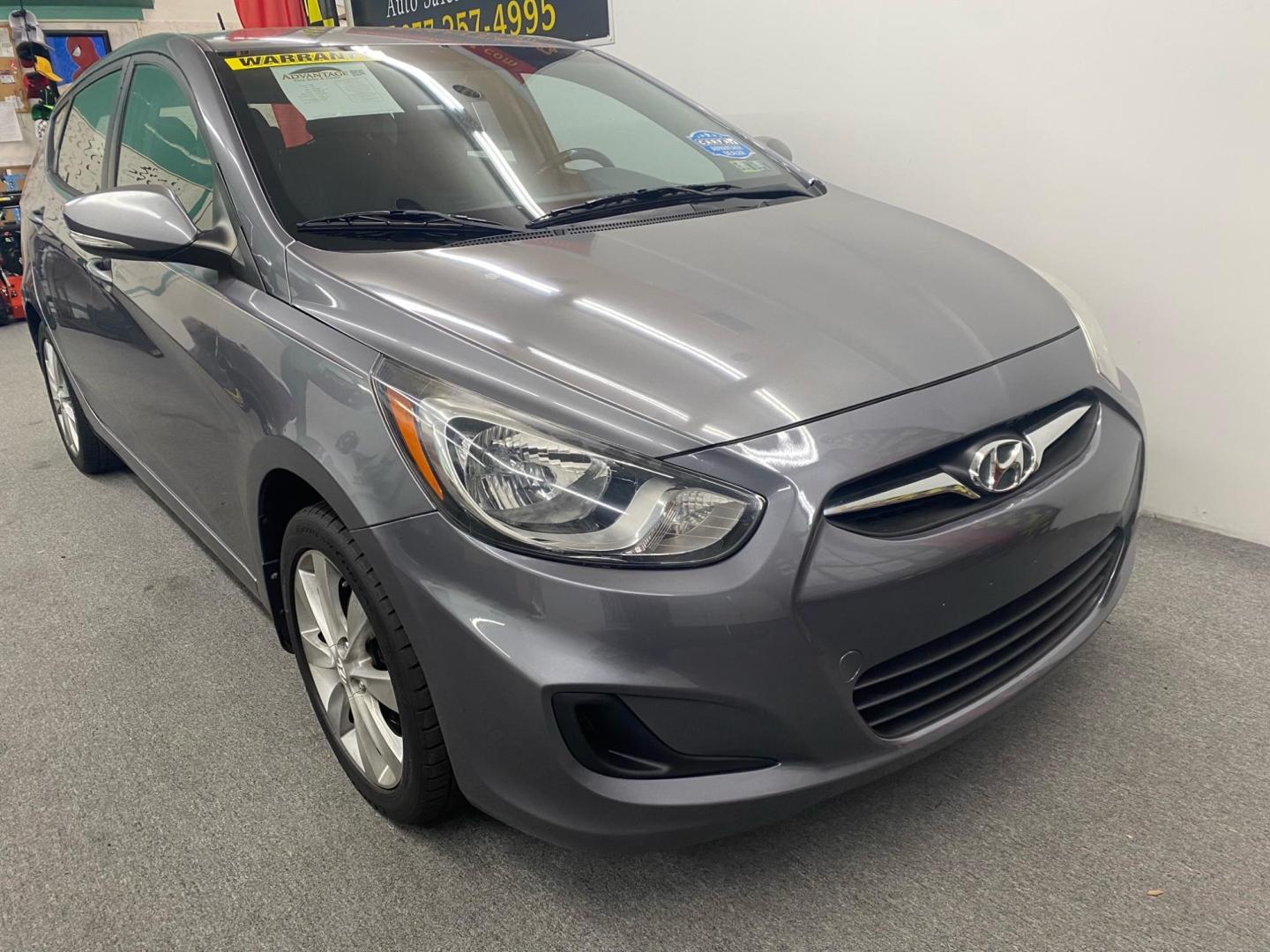 2013 GRAY /BLACK Hyundai Accent SE 5-Door (KMHCU5AE7DU) with an 1.6L L4 DOHC 16V engine, located at 533 S West End Blvd., Quakertown, PA, 18951, (877) 257-4995, 40.343994, -75.303604 - INCLUDED IN THE SALE PRICE OF EVERY VEHICLE: 48 Hour Money Back Guarantee 6 Month - 6,000 Mile Warranty Brand New PA State Inspection & Emission $10 Oil Changes for the Life of the Loan Complete CARFAX - Photo#2