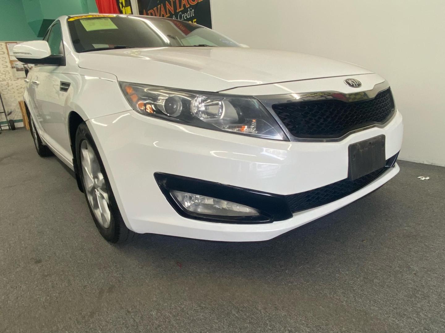 2013 White /Tan Kia Optima EX (5XXGN4A73DG) with an 2.4L L4 DOHC 16V engine, 6-Speed Automatic transmission, located at 533 S West End Blvd., Quakertown, PA, 18951, (877) 257-4995, 40.343994, -75.303604 - INCLUDED IN THE SALE PRICE OF EVERY VEHICLE: 48 Hour Money Back Guarantee 6 Month - 6,000 Mile Warranty Brand New PA State Inspection & Emission $10 Oil Changes for the Life of the Loan Complete CARFAX - Photo#2