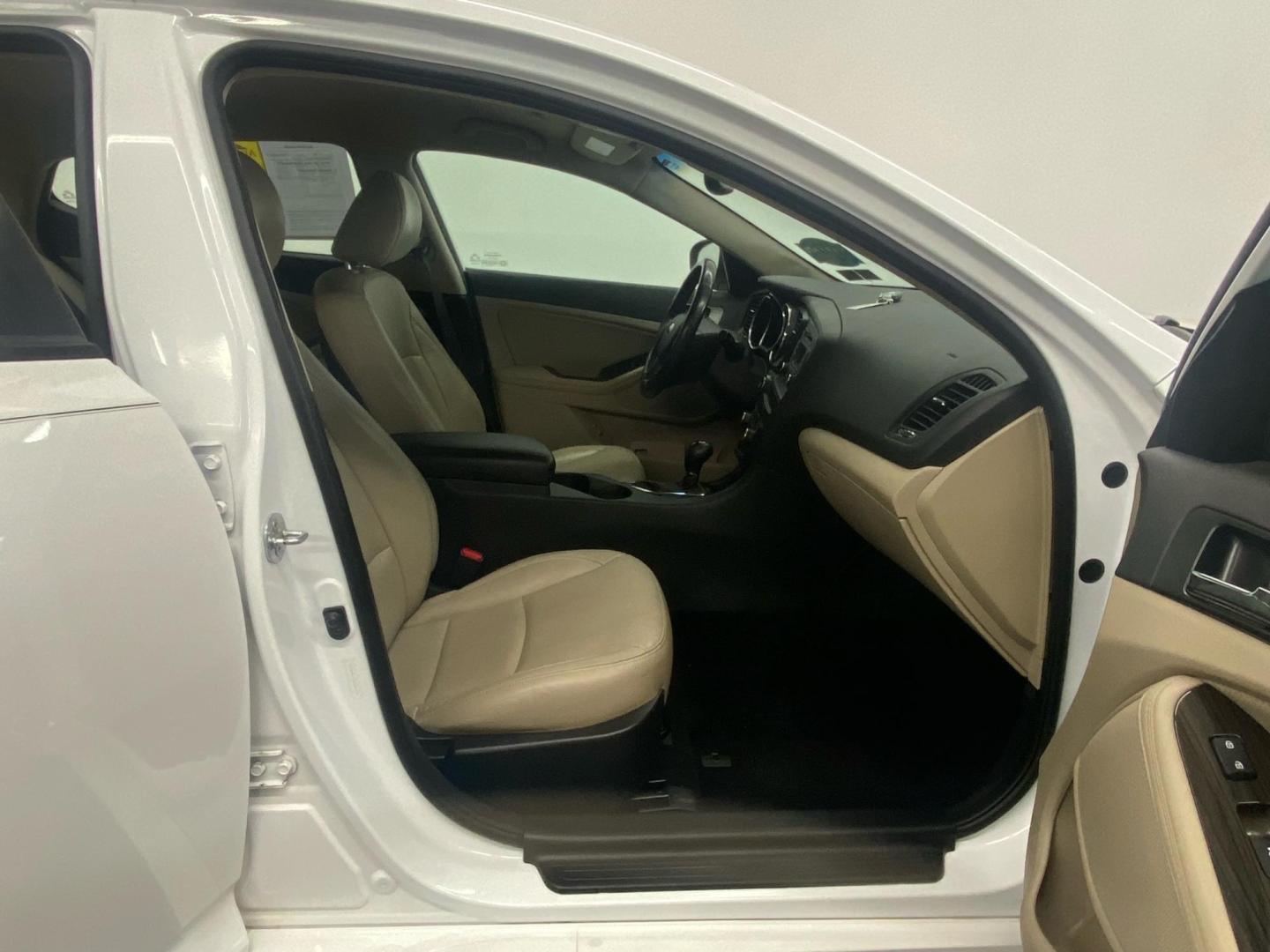 2013 White /Tan Kia Optima EX (5XXGN4A73DG) with an 2.4L L4 DOHC 16V engine, 6-Speed Automatic transmission, located at 533 S West End Blvd., Quakertown, PA, 18951, (877) 257-4995, 40.343994, -75.303604 - INCLUDED IN THE SALE PRICE OF EVERY VEHICLE: 48 Hour Money Back Guarantee 6 Month - 6,000 Mile Warranty Brand New PA State Inspection & Emission $10 Oil Changes for the Life of the Loan Complete CARFAX - Photo#5