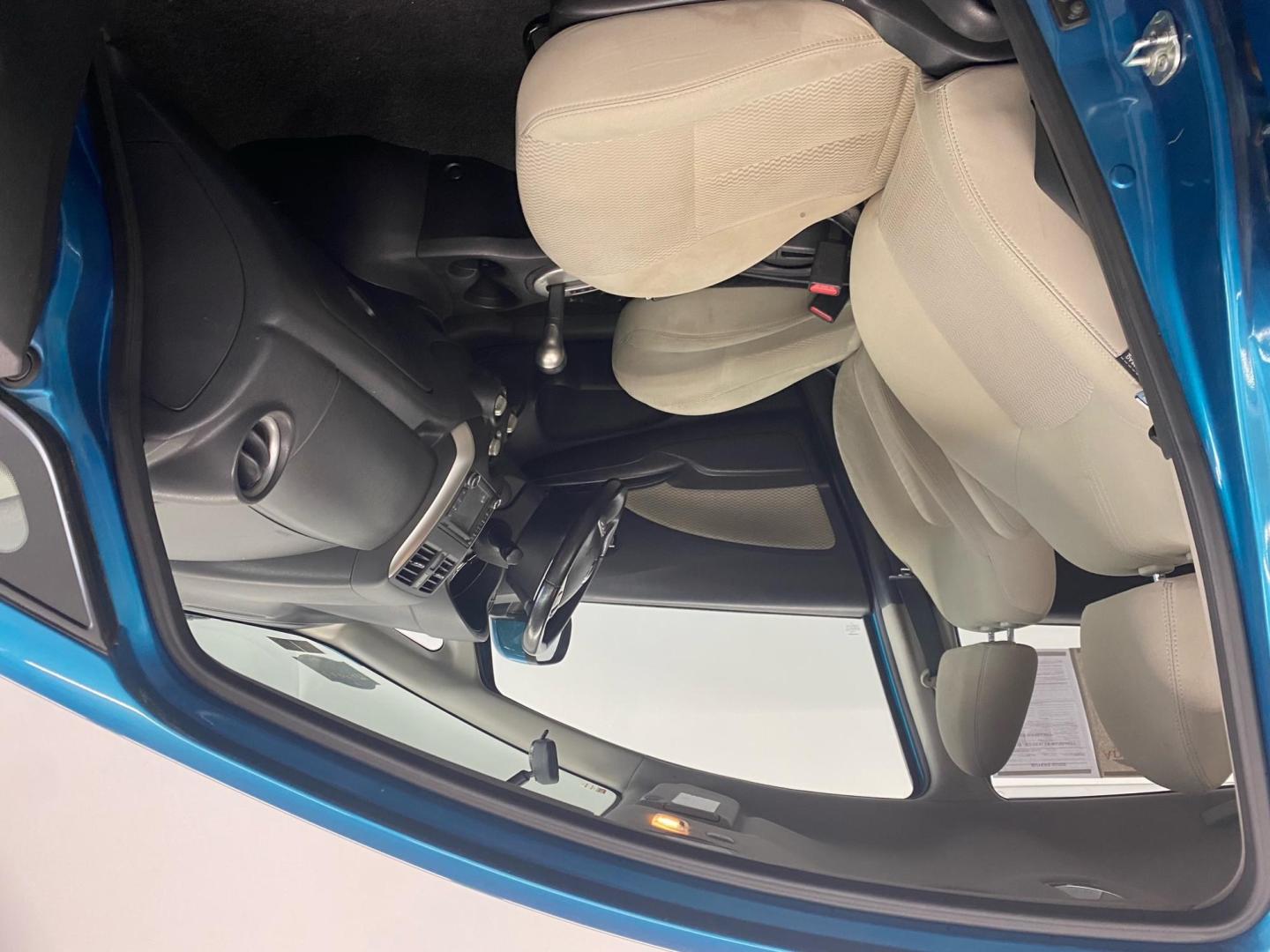 2014 BLUE /Tan Nissan Versa Note S (3N1CE2CP1EL) with an 1.6L L4 DOHC 16V engine, 5-Speed Manual transmission, located at 533 S West End Blvd., Quakertown, PA, 18951, (877) 257-4995, 40.343994, -75.303604 - INCLUDED IN THE SALE PRICE OF EVERY VEHICLE: 48 Hour Money Back Guarantee 6 Month - 6,000 Mile Warranty Brand New PA State Inspection & Emission $10 Oil Changes for the Life of the Loan Complete CARFAX - Photo#5
