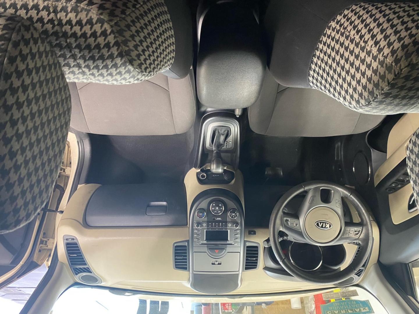 2011 Cream /Black Kia Soul ! (KNDJT2A21B7) with an 2.0L L4 DOHC 16V engine, located at 533 S West End Blvd., Quakertown, PA, 18951, (877) 257-4995, 40.343994, -75.303604 - INCLUDED IN THE SALE PRICE OF EVERY VEHICLE: 48 Hour Money Back Guarantee 6 Month - 6,000 Mile Warranty Brand New PA State Inspection & Emission $10 Oil Changes for the Life of the Loan Complete CARFAX - Photo#4
