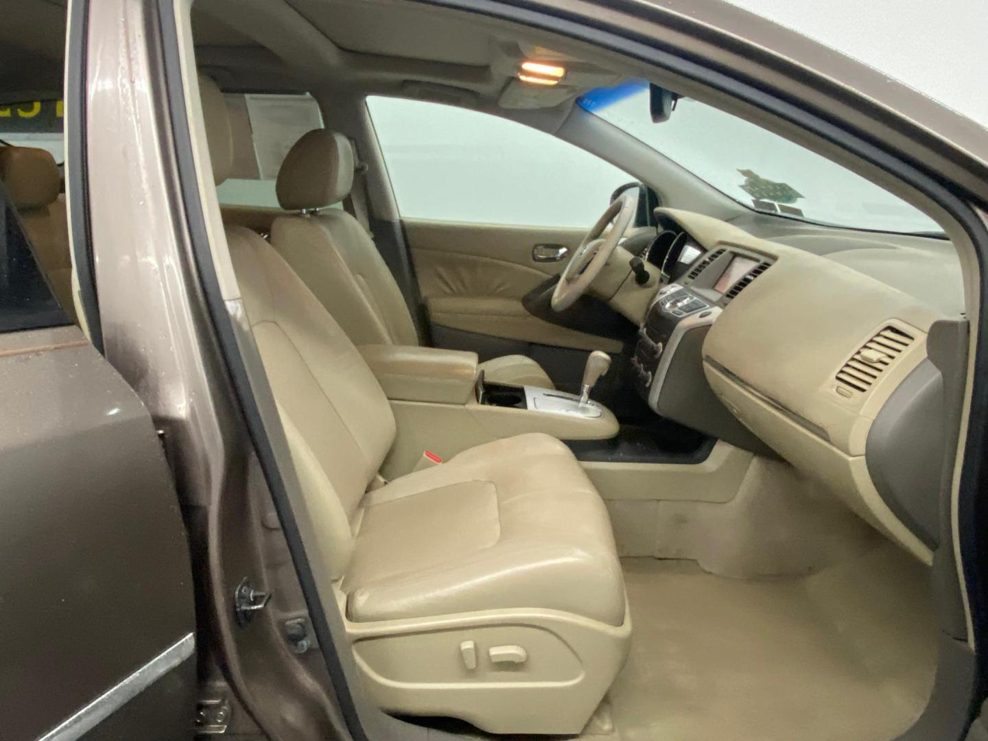 2010 Brown /Tan Nissan Murano LE AWD (JN8AZ1MW5AW) with an 3.5L V6 DOHC 24V engine, CVT transmission, located at 533 S West End Blvd., Quakertown, PA, 18951, (877) 257-4995, 40.343994, -75.303604 - INCLUDED IN THE SALE PRICE OF EVERY VEHICLE: 48 Hour Money Back Guarantee 6 Month - 6,000 Mile Warranty Brand New PA State Inspection & Emission $10 Oil Changes for the Life of the Loan Complete CARFAX - Photo#5