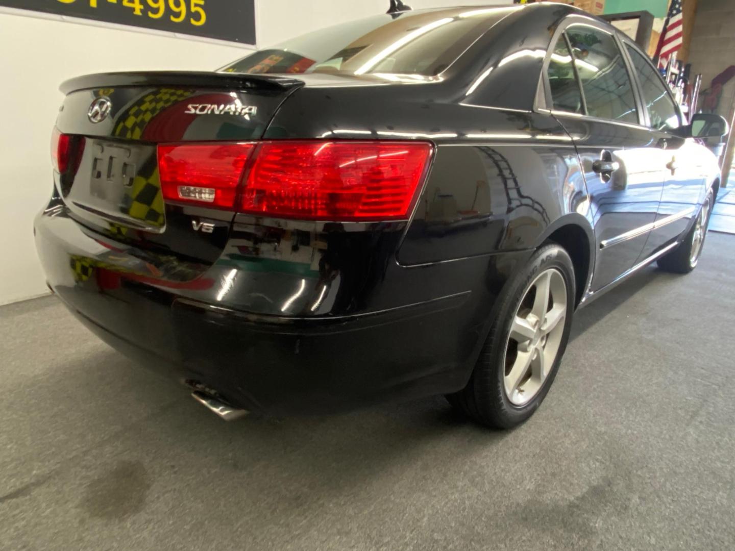 2009 BLACK /BLACK Hyundai Sonata Limited V6 (5NPEU46F99H) with an 3.3L V6 DOHC 24V engine, 5-Speed Automatic transmission, located at 533 S West End Blvd., Quakertown, PA, 18951, (877) 257-4995, 40.343994, -75.303604 - INCLUDED IN THE SALE PRICE OF EVERY VEHICLE: 48 Hour Money Back Guarantee 6 Month - 6,000 Mile Warranty Brand New PA State Inspection & Emission $10 Oil Changes for the Life of the Loan Complete CARFAX - Photo#3