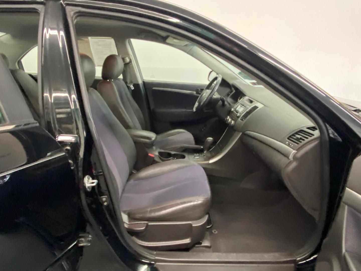 2009 BLACK /BLACK Hyundai Sonata Limited V6 (5NPEU46F99H) with an 3.3L V6 DOHC 24V engine, 5-Speed Automatic transmission, located at 533 S West End Blvd., Quakertown, PA, 18951, (877) 257-4995, 40.343994, -75.303604 - INCLUDED IN THE SALE PRICE OF EVERY VEHICLE: 48 Hour Money Back Guarantee 6 Month - 6,000 Mile Warranty Brand New PA State Inspection & Emission $10 Oil Changes for the Life of the Loan Complete CARFAX - Photo#5