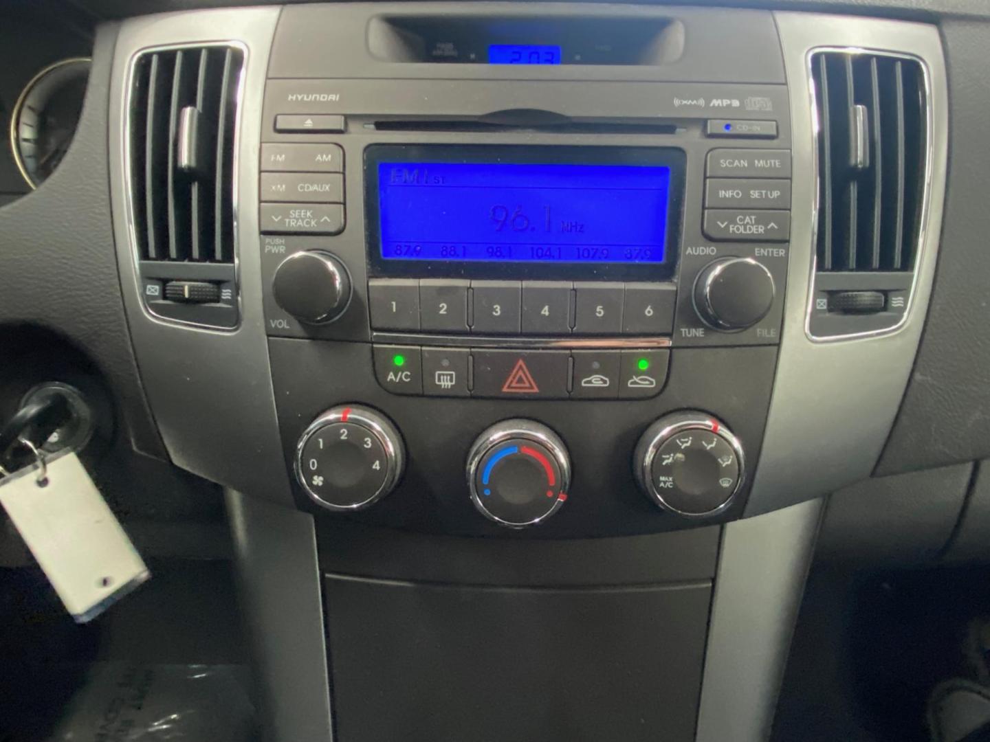 2009 BLACK /BLACK Hyundai Sonata Limited V6 (5NPEU46F99H) with an 3.3L V6 DOHC 24V engine, 5-Speed Automatic transmission, located at 533 S West End Blvd., Quakertown, PA, 18951, (877) 257-4995, 40.343994, -75.303604 - INCLUDED IN THE SALE PRICE OF EVERY VEHICLE: 48 Hour Money Back Guarantee 6 Month - 6,000 Mile Warranty Brand New PA State Inspection & Emission $10 Oil Changes for the Life of the Loan Complete CARFAX - Photo#7