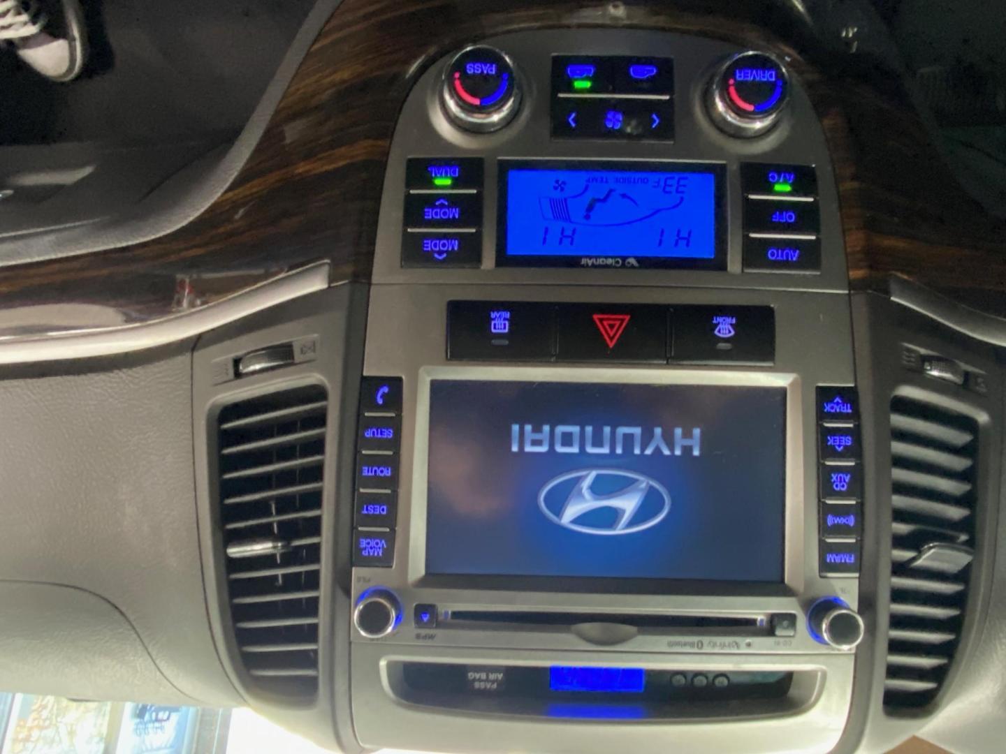 2012 BLACK /BLACK Hyundai Santa Fe Limited 3.5 4WD (5XYZKDAG9CG) with an 3.5L V6 DOHC 24V engine, 6-Speed Automatic transmission, located at 533 S West End Blvd., Quakertown, PA, 18951, (877) 257-4995, 40.343994, -75.303604 - INCLUDED IN THE SALE PRICE OF EVERY VEHICLE: 48 Hour Money Back Guarantee 6 Month - 6,000 Mile Warranty Brand New PA State Inspection & Emission $10 Oil Changes for the Life of the Loan Complete CARFAX - Photo#7