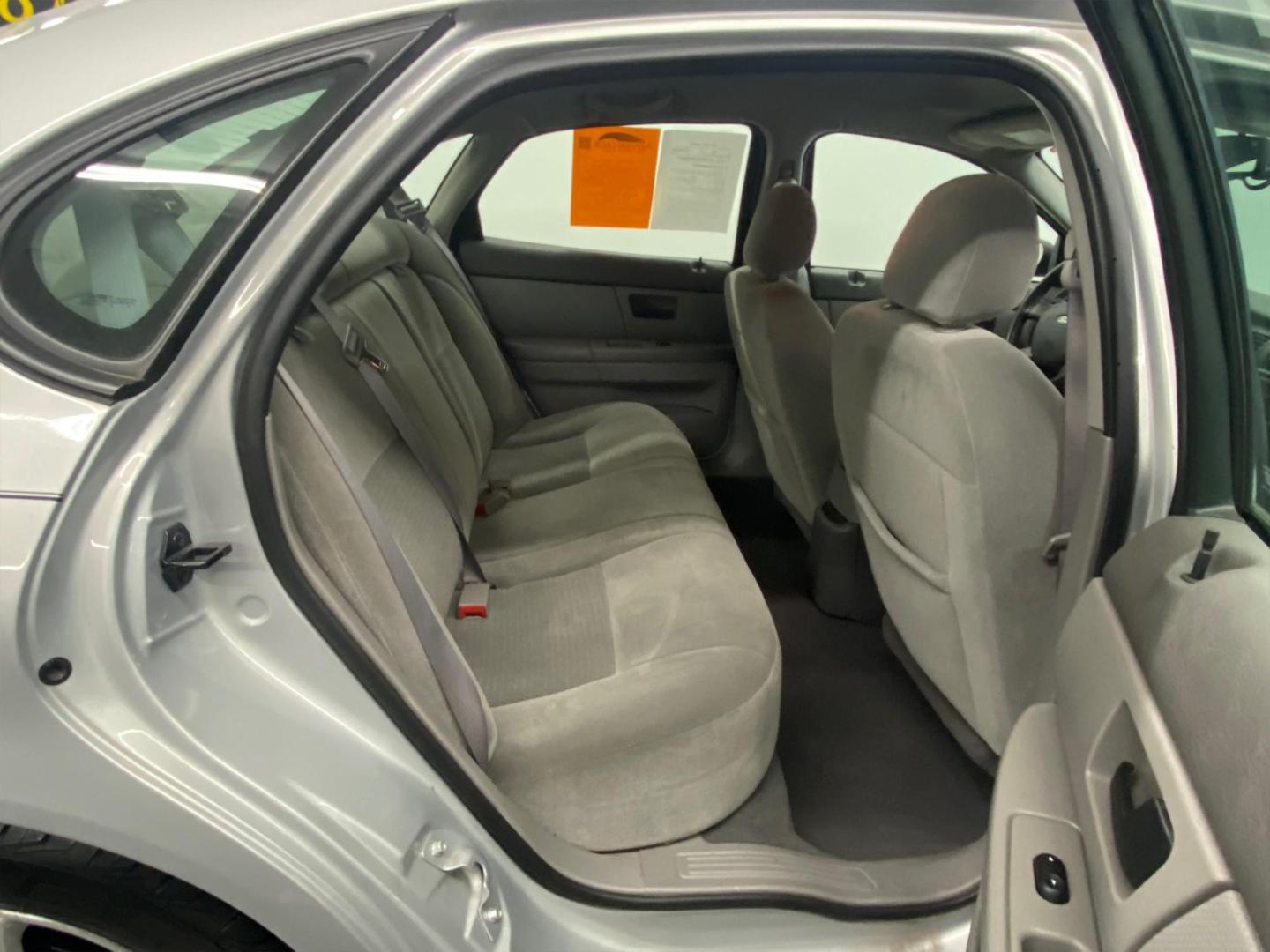 2007 SILVER /Tan Ford Taurus SEL (1FAFP56U27A) with an 3.0L V6 OHV 12V engine, located at 533 S West End Blvd., Quakertown, PA, 18951, (877) 257-4995, 40.343994, -75.303604 - INCLUDED IN THE SALE PRICE OF EVERY VEHICLE: 48 Hour Money Back Guarantee 6 Month - 6,000 Mile Warranty Brand New PA State Inspection & Emission $10 Oil Changes for the Life of the Loan Complete CARFAX - Photo#4