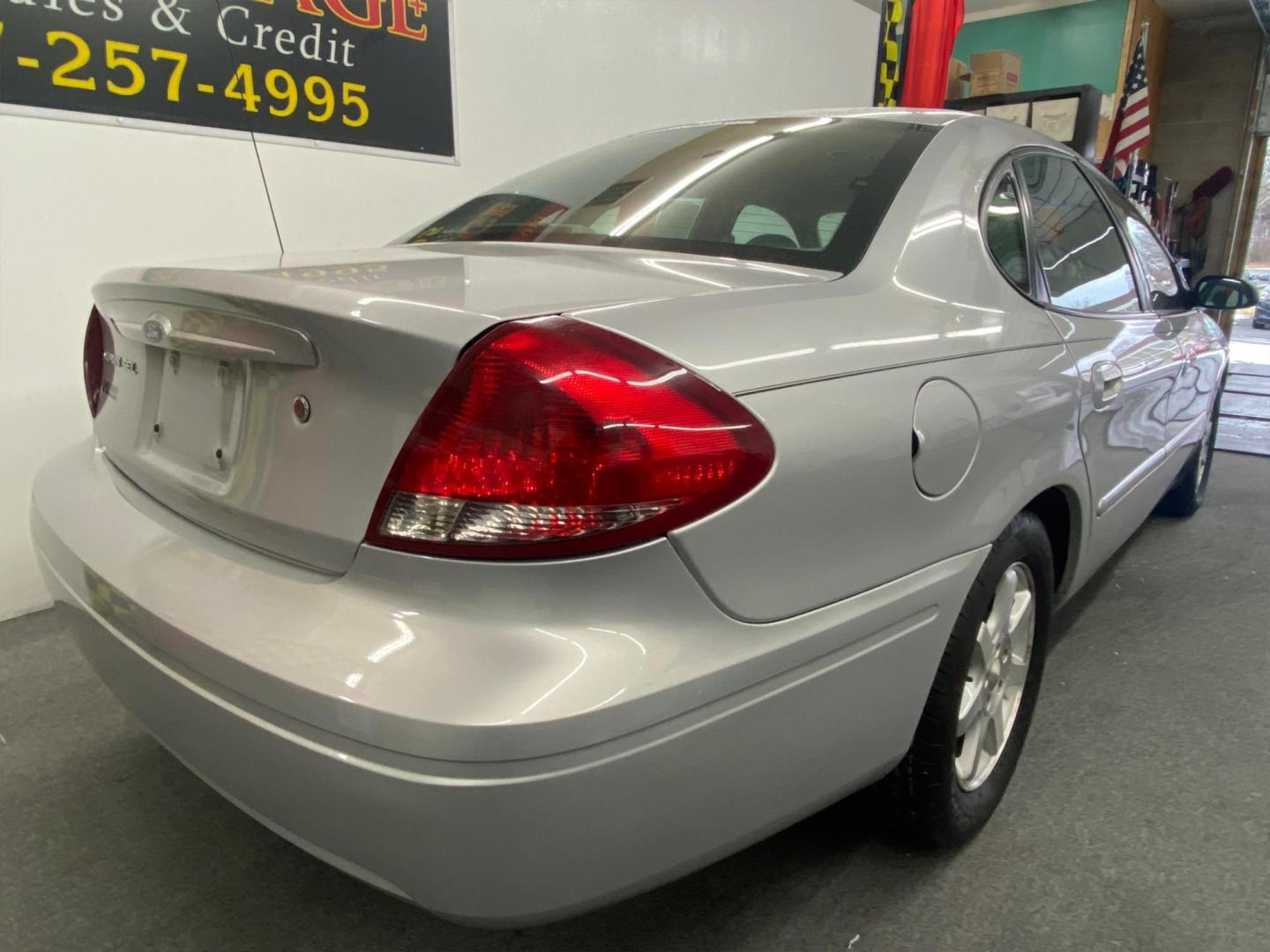 2007 SILVER /Tan Ford Taurus SEL (1FAFP56U27A) with an 3.0L V6 OHV 12V engine, located at 533 S West End Blvd., Quakertown, PA, 18951, (877) 257-4995, 40.343994, -75.303604 - INCLUDED IN THE SALE PRICE OF EVERY VEHICLE: 48 Hour Money Back Guarantee 6 Month - 6,000 Mile Warranty Brand New PA State Inspection & Emission $10 Oil Changes for the Life of the Loan Complete CARFAX - Photo#3