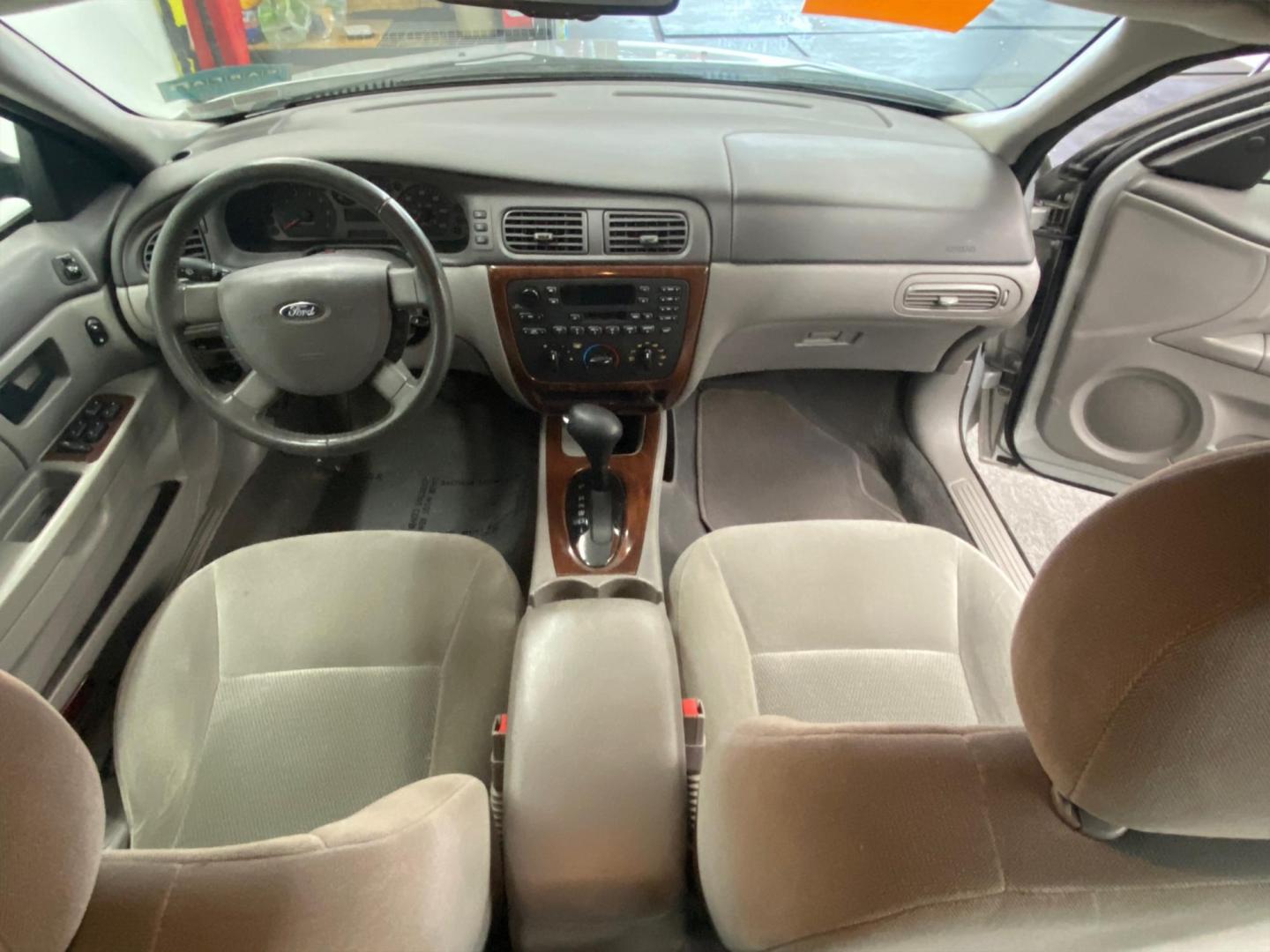 2007 SILVER /Tan Ford Taurus SEL (1FAFP56U27A) with an 3.0L V6 OHV 12V engine, located at 533 S West End Blvd., Quakertown, PA, 18951, (877) 257-4995, 40.343994, -75.303604 - INCLUDED IN THE SALE PRICE OF EVERY VEHICLE: 48 Hour Money Back Guarantee 6 Month - 6,000 Mile Warranty Brand New PA State Inspection & Emission $10 Oil Changes for the Life of the Loan Complete CARFAX - Photo#6