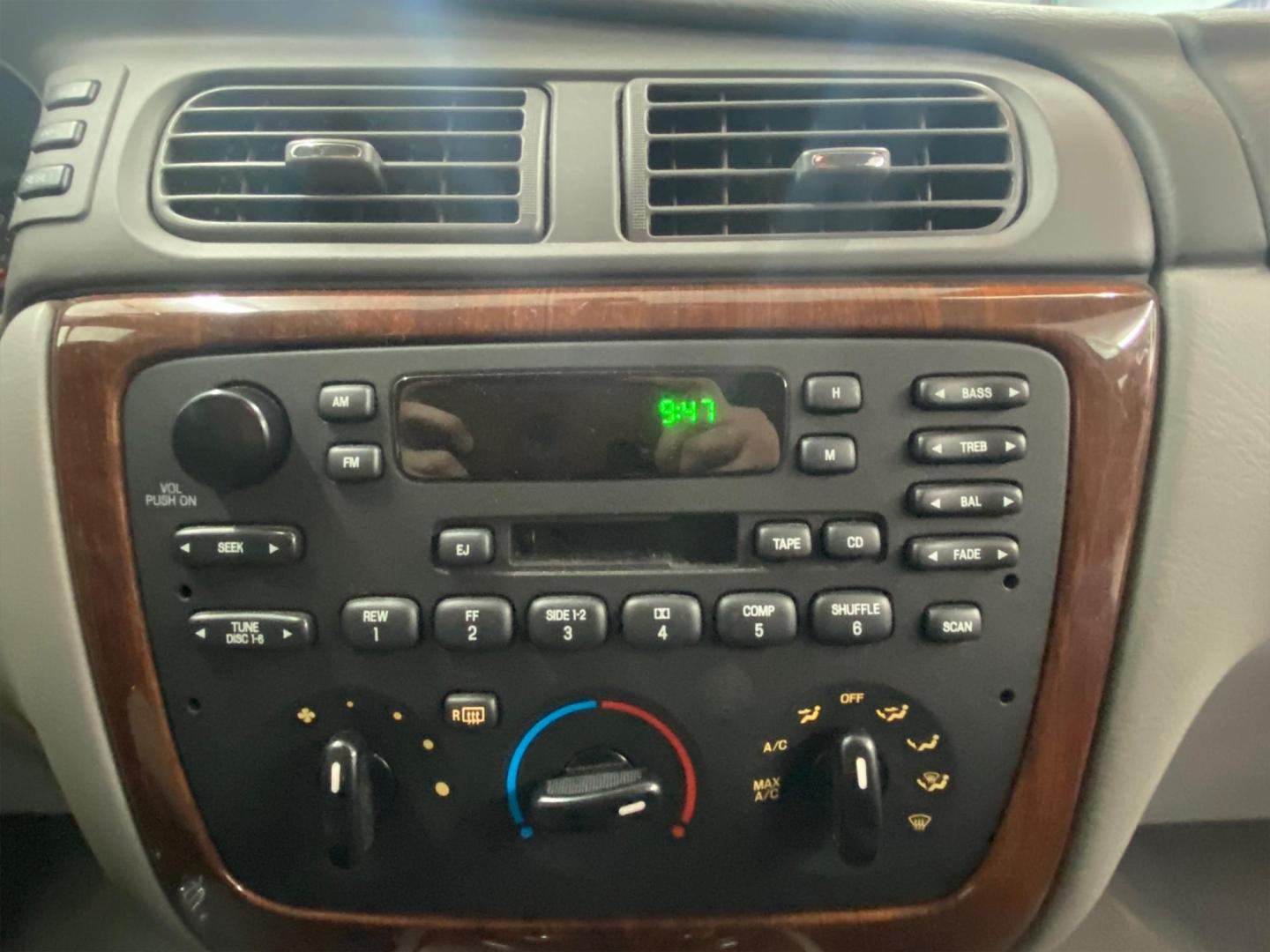 2007 SILVER /Tan Ford Taurus SEL (1FAFP56U27A) with an 3.0L V6 OHV 12V engine, located at 533 S West End Blvd., Quakertown, PA, 18951, (877) 257-4995, 40.343994, -75.303604 - INCLUDED IN THE SALE PRICE OF EVERY VEHICLE: 48 Hour Money Back Guarantee 6 Month - 6,000 Mile Warranty Brand New PA State Inspection & Emission $10 Oil Changes for the Life of the Loan Complete CARFAX - Photo#7