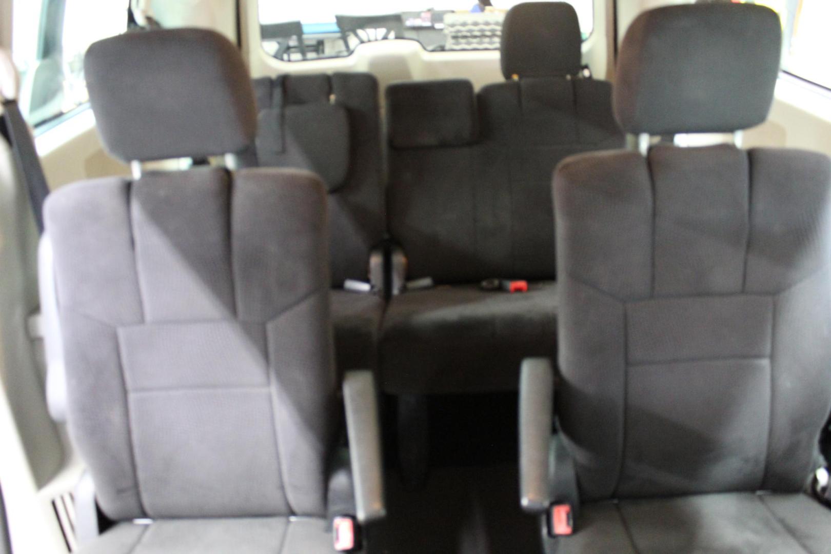2013 Blue /BLACK Dodge Grand Caravan SE (2C4RDGBGXDR) with an 3.6L V6 DOHC 24V engine, 6-Speed Automatic transmission, located at 533 S West End Blvd., Quakertown, PA, 18951, (877) 257-4995, 40.343994, -75.303604 - INCLUDED IN THE SALE PRICE OF EVERY VEHICLE: 48 Hour Money Back Guarantee 6 Month - 6,000 Mile Warranty Brand New PA State Inspection & Emission $10 Oil Changes for the Life of the Loan Complete CARFAX - Photo#4
