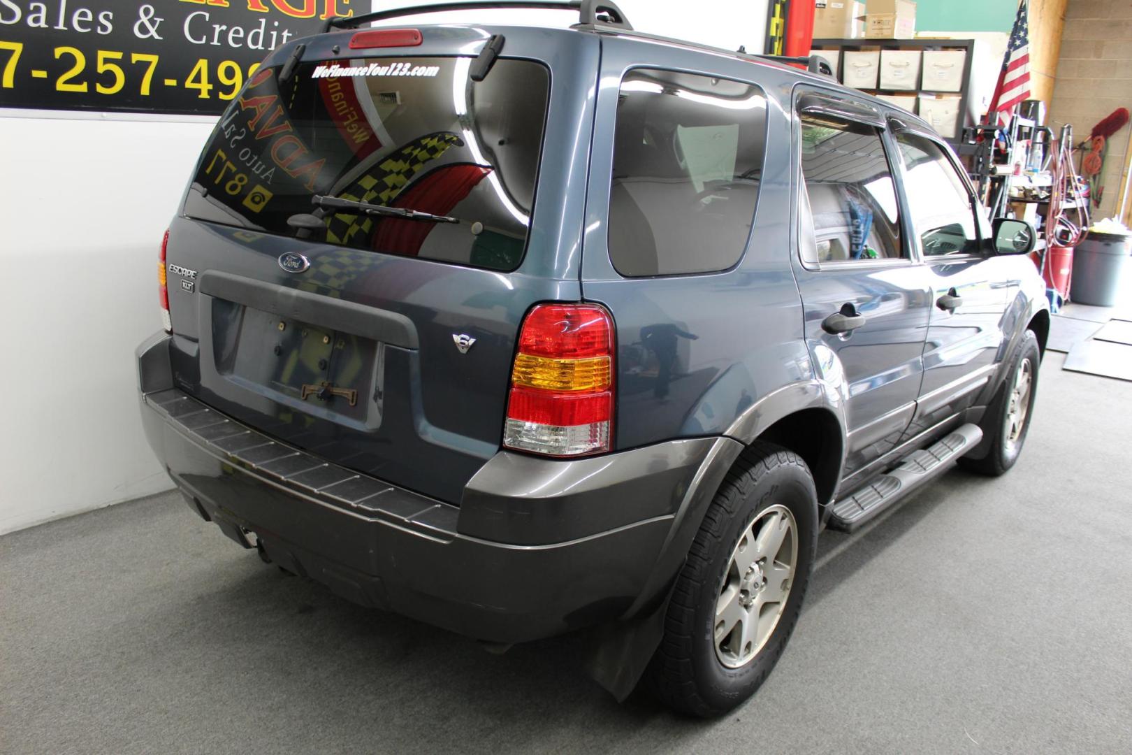 2005 Blue /GRAY Ford Escape XLT 4WD (1FMYU93195K) with an 3.0L V6 DOHC 24V engine, 4-Speed Automatic Overdrive transmission, located at 533 S West End Blvd., Quakertown, PA, 18951, (877) 257-4995, 40.343994, -75.303604 - INCLUDED IN THE SALE PRICE OF EVERY VEHICLE: 48 Hour Money Back Guarantee 6 Month - 6,000 Mile Warranty Brand New PA State Inspection & Emission $10 Oil Changes for the Life of the Loan Complete CARFAX - Photo#3