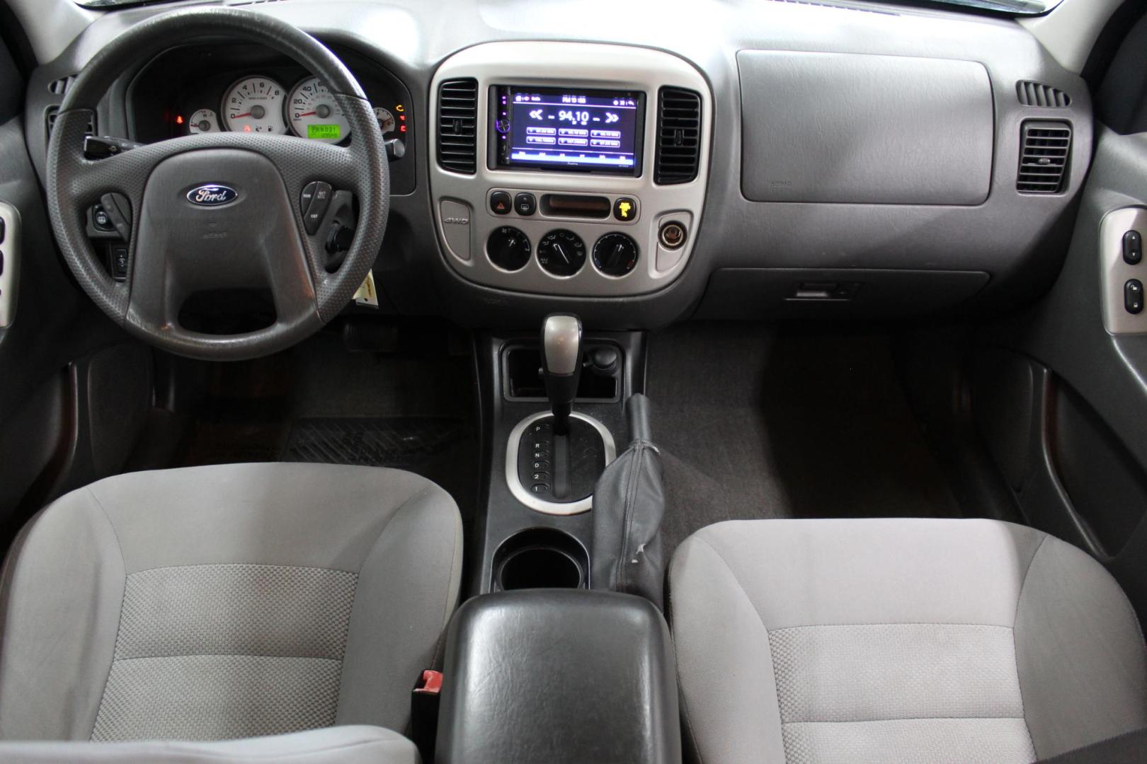 2005 Blue /GRAY Ford Escape XLT 4WD (1FMYU93195K) with an 3.0L V6 DOHC 24V engine, 4-Speed Automatic Overdrive transmission, located at 533 S West End Blvd., Quakertown, PA, 18951, (877) 257-4995, 40.343994, -75.303604 - INCLUDED IN THE SALE PRICE OF EVERY VEHICLE: 48 Hour Money Back Guarantee 6 Month - 6,000 Mile Warranty Brand New PA State Inspection & Emission $10 Oil Changes for the Life of the Loan Complete CARFAX - Photo#4
