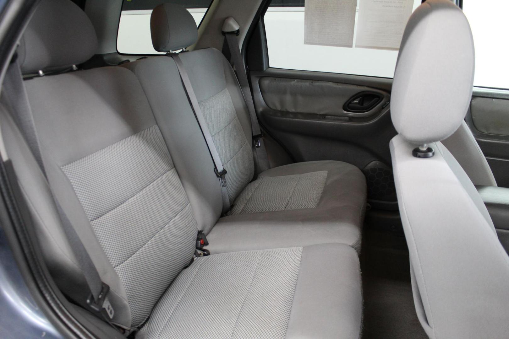 2005 Blue /GRAY Ford Escape XLT 4WD (1FMYU93195K) with an 3.0L V6 DOHC 24V engine, 4-Speed Automatic Overdrive transmission, located at 533 S West End Blvd., Quakertown, PA, 18951, (877) 257-4995, 40.343994, -75.303604 - INCLUDED IN THE SALE PRICE OF EVERY VEHICLE: 48 Hour Money Back Guarantee 6 Month - 6,000 Mile Warranty Brand New PA State Inspection & Emission $10 Oil Changes for the Life of the Loan Complete CARFAX - Photo#5