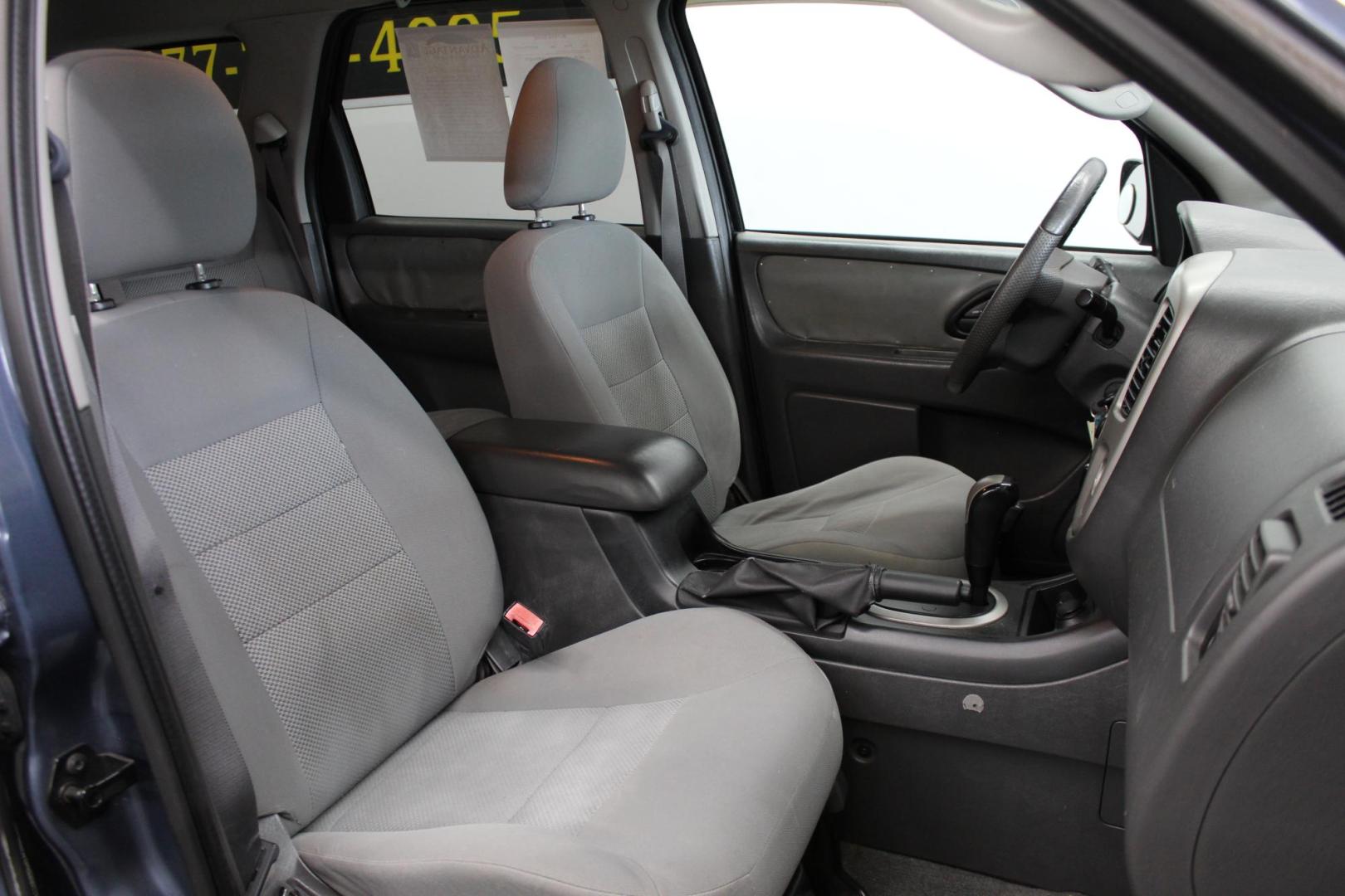 2005 Blue /GRAY Ford Escape XLT 4WD (1FMYU93195K) with an 3.0L V6 DOHC 24V engine, 4-Speed Automatic Overdrive transmission, located at 533 S West End Blvd., Quakertown, PA, 18951, (877) 257-4995, 40.343994, -75.303604 - INCLUDED IN THE SALE PRICE OF EVERY VEHICLE: 48 Hour Money Back Guarantee 6 Month - 6,000 Mile Warranty Brand New PA State Inspection & Emission $10 Oil Changes for the Life of the Loan Complete CARFAX - Photo#6