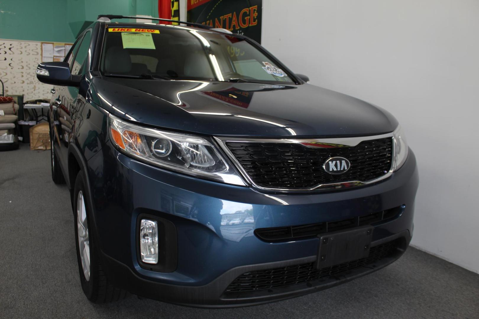 2014 Blue /GRAY Kia Sorento LX V6 FWD (5XYKT4A7XEG) with an 3.3L V6 DOHC 24V engine, 6-Speed Automatic transmission, located at 533 S West End Blvd., Quakertown, PA, 18951, (877) 257-4995, 40.343994, -75.303604 - INCLUDED IN THE SALE PRICE OF EVERY VEHICLE: 48 Hour Money Back Guarantee 6 Month - 6,000 Mile Warranty Brand New PA State Inspection & Emission $10 Oil Changes for the Life of the Loan Complete CARFAX - Photo#2