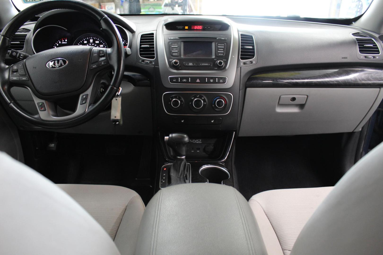 2014 Blue /GRAY Kia Sorento LX V6 FWD (5XYKT4A7XEG) with an 3.3L V6 DOHC 24V engine, 6-Speed Automatic transmission, located at 533 S West End Blvd., Quakertown, PA, 18951, (877) 257-4995, 40.343994, -75.303604 - INCLUDED IN THE SALE PRICE OF EVERY VEHICLE: 48 Hour Money Back Guarantee 6 Month - 6,000 Mile Warranty Brand New PA State Inspection & Emission $10 Oil Changes for the Life of the Loan Complete CARFAX - Photo#5