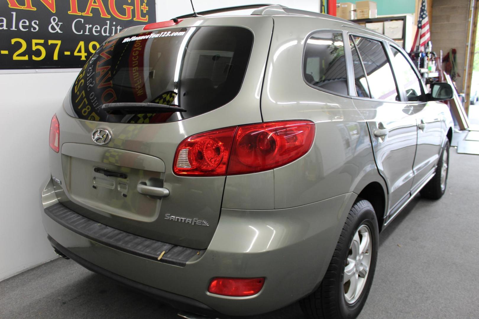 2007 /GRAY Hyundai Santa Fe GLS (5NMSG13D17H) with an 2.7L V6 DOHC 24V engine, located at 533 S West End Blvd., Quakertown, PA, 18951, (877) 257-4995, 40.343994, -75.303604 - INCLUDED IN THE SALE PRICE OF EVERY VEHICLE: 48 Hour Money Back Guarantee 6 Month - 6,000 Mile Warranty Brand New PA State Inspection & Emission $10 Oil Changes for the Life of the Loan Complete CARFAX - Photo#3