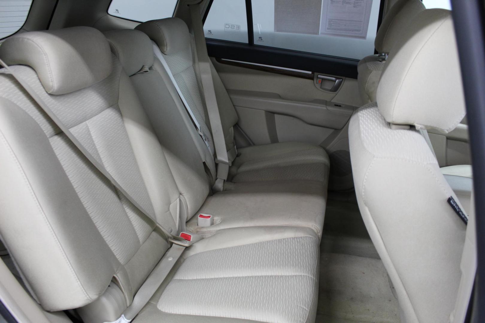 2007 /GRAY Hyundai Santa Fe GLS (5NMSG13D17H) with an 2.7L V6 DOHC 24V engine, located at 533 S West End Blvd., Quakertown, PA, 18951, (877) 257-4995, 40.343994, -75.303604 - INCLUDED IN THE SALE PRICE OF EVERY VEHICLE: 48 Hour Money Back Guarantee 6 Month - 6,000 Mile Warranty Brand New PA State Inspection & Emission $10 Oil Changes for the Life of the Loan Complete CARFAX - Photo#4