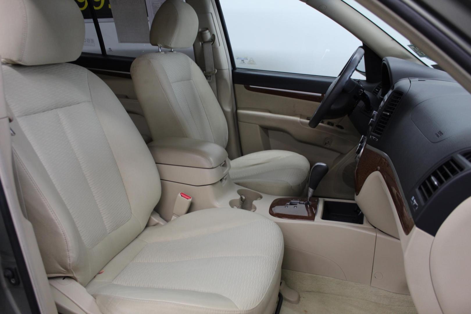 2007 /GRAY Hyundai Santa Fe GLS (5NMSG13D17H) with an 2.7L V6 DOHC 24V engine, located at 533 S West End Blvd., Quakertown, PA, 18951, (877) 257-4995, 40.343994, -75.303604 - INCLUDED IN THE SALE PRICE OF EVERY VEHICLE: 48 Hour Money Back Guarantee 6 Month - 6,000 Mile Warranty Brand New PA State Inspection & Emission $10 Oil Changes for the Life of the Loan Complete CARFAX - Photo#5