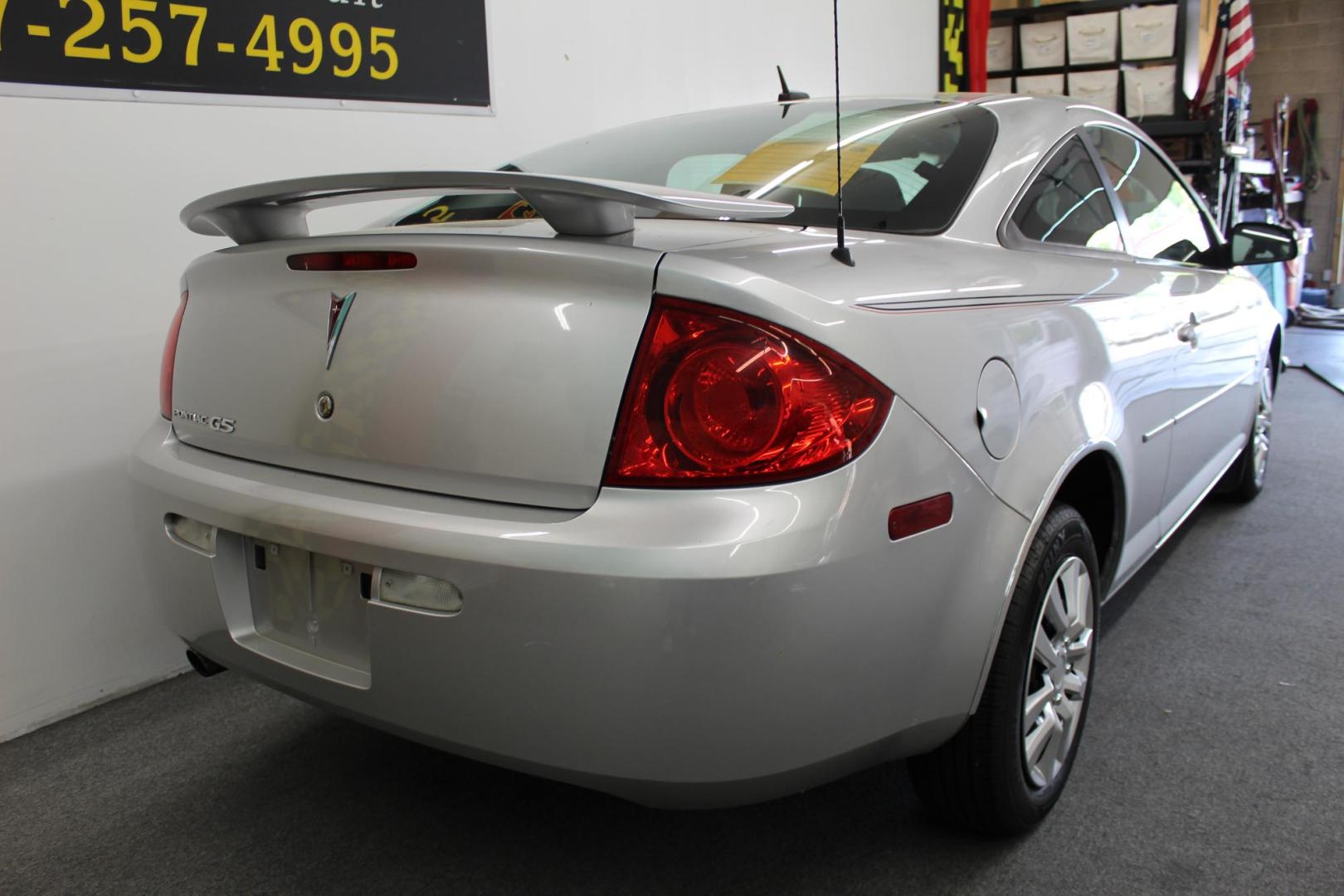 2009 SILVER /GRAY Pontiac G5 GT Coupe (1G2AS18H297) with an 2.4L L4 DOHC 16V engine, 5-Speed Manual Overdrive transmission, located at 533 S West End Blvd., Quakertown, PA, 18951, (877) 257-4995, 40.343994, -75.303604 - INCLUDED IN THE SALE PRICE OF EVERY VEHICLE: 48 Hour Money Back Guarantee 6 Month - 6,000 Mile Warranty Brand New PA State Inspection & Emission $10 Oil Changes for the Life of the Loan Complete CARFAX - Photo#3