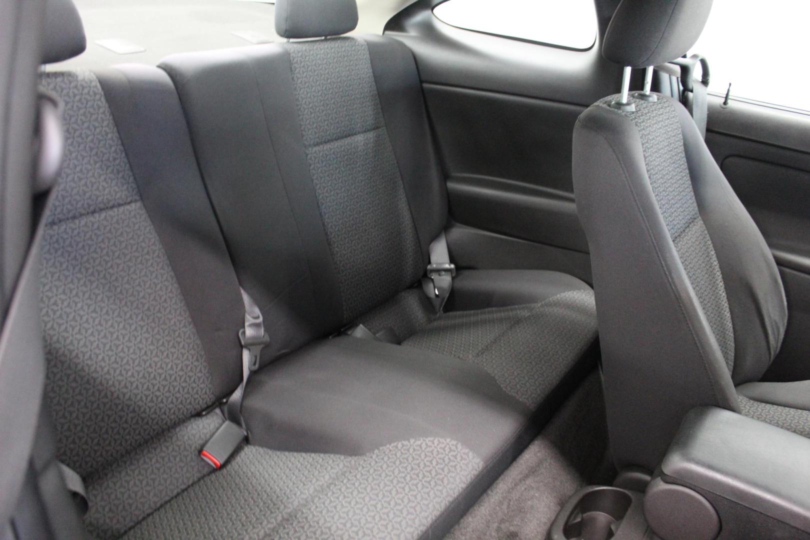 2009 SILVER /GRAY Pontiac G5 GT Coupe (1G2AS18H297) with an 2.4L L4 DOHC 16V engine, 5-Speed Manual Overdrive transmission, located at 533 S West End Blvd., Quakertown, PA, 18951, (877) 257-4995, 40.343994, -75.303604 - INCLUDED IN THE SALE PRICE OF EVERY VEHICLE: 48 Hour Money Back Guarantee 6 Month - 6,000 Mile Warranty Brand New PA State Inspection & Emission $10 Oil Changes for the Life of the Loan Complete CARFAX - Photo#4