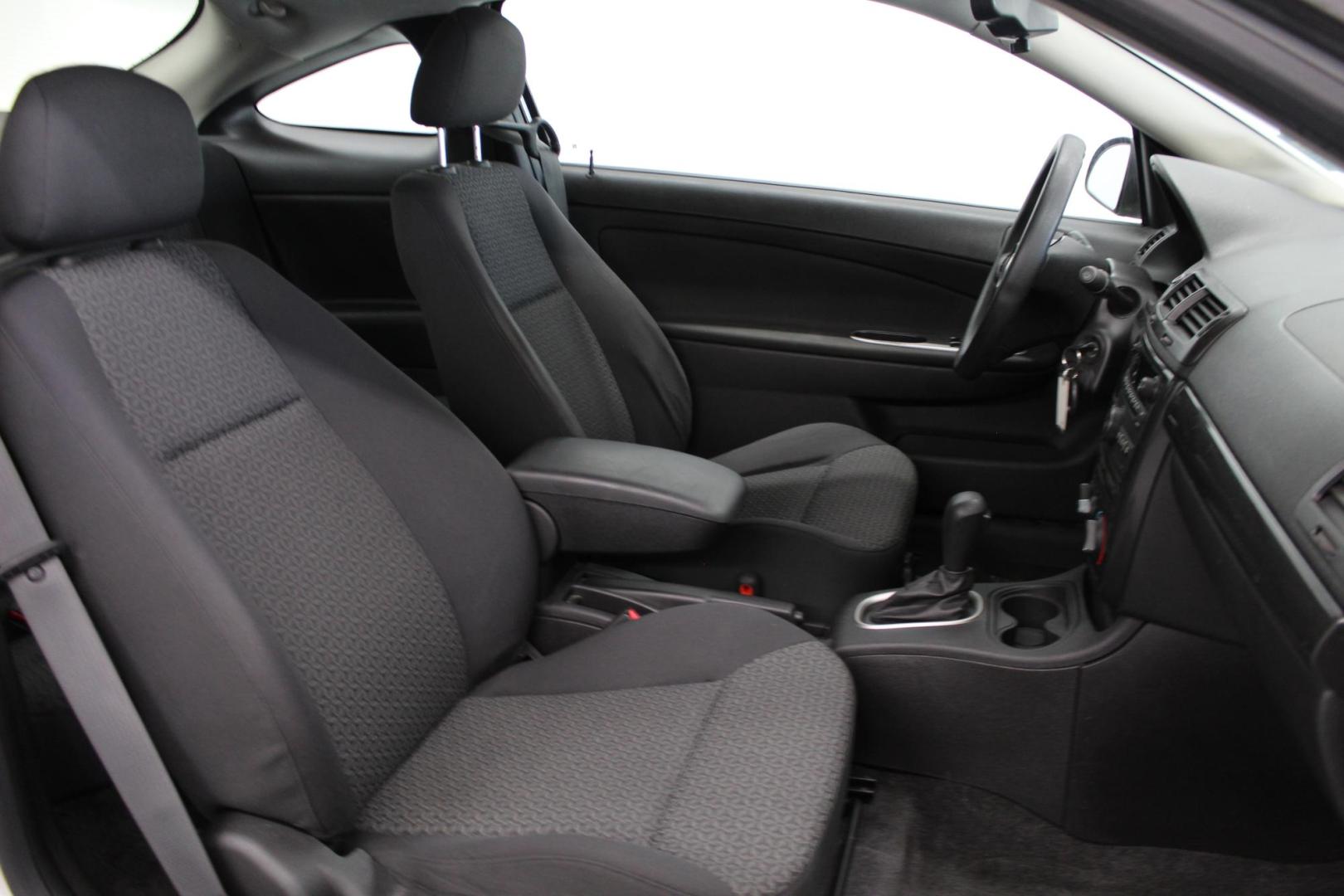 2009 SILVER /GRAY Pontiac G5 GT Coupe (1G2AS18H297) with an 2.4L L4 DOHC 16V engine, 5-Speed Manual Overdrive transmission, located at 533 S West End Blvd., Quakertown, PA, 18951, (877) 257-4995, 40.343994, -75.303604 - INCLUDED IN THE SALE PRICE OF EVERY VEHICLE: 48 Hour Money Back Guarantee 6 Month - 6,000 Mile Warranty Brand New PA State Inspection & Emission $10 Oil Changes for the Life of the Loan Complete CARFAX - Photo#5