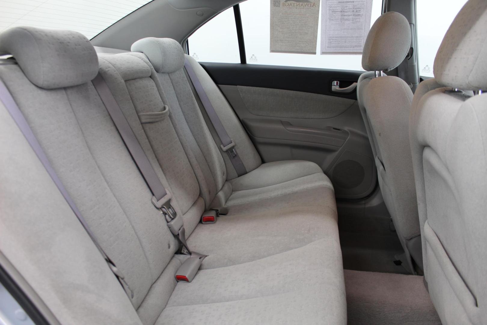 2007 SILVER /GRAY Hyundai Sonata GLS XM (5NPET46C47H) with an 2.4L L4 DOHC 16V engine, located at 533 S West End Blvd., Quakertown, PA, 18951, (877) 257-4995, 40.343994, -75.303604 - INCLUDED IN THE SALE PRICE OF EVERY VEHICLE: 48 Hour Money Back Guarantee 6 Month - 6,000 Mile Warranty Brand New PA State Inspection & Emission $10 Oil Changes for the Life of the Loan Complete CARFAX - Photo#4