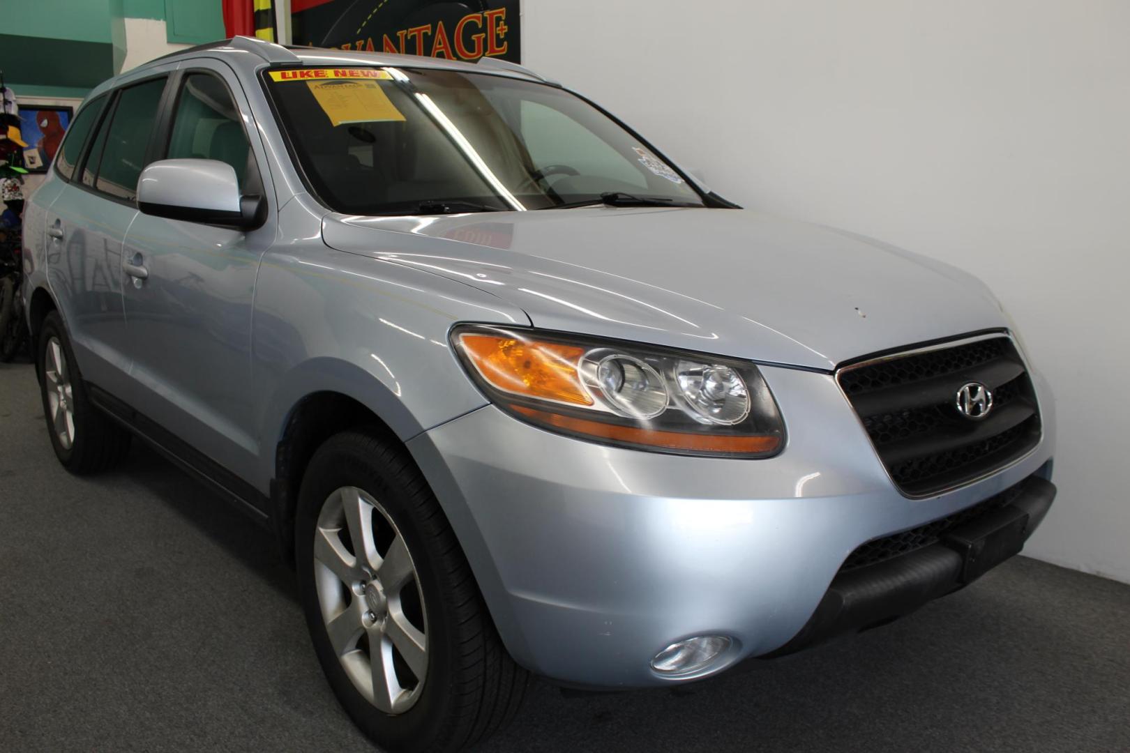 2007 SILVER /GRAY Hyundai Santa Fe Limited (5NMSH13E37H) with an 3.3L V6 DOHC 24V engine, 5-Speed Automatic Overdrive transmission, located at 533 S West End Blvd., Quakertown, PA, 18951, (877) 257-4995, 40.343994, -75.303604 - INCLUDED IN THE SALE PRICE OF EVERY VEHICLE: 48 Hour Money Back Guarantee 6 Month - 6,000 Mile Warranty Brand New PA State Inspection & Emission $10 Oil Changes for the Life of the Loan Complete CARFAX - Photo#2